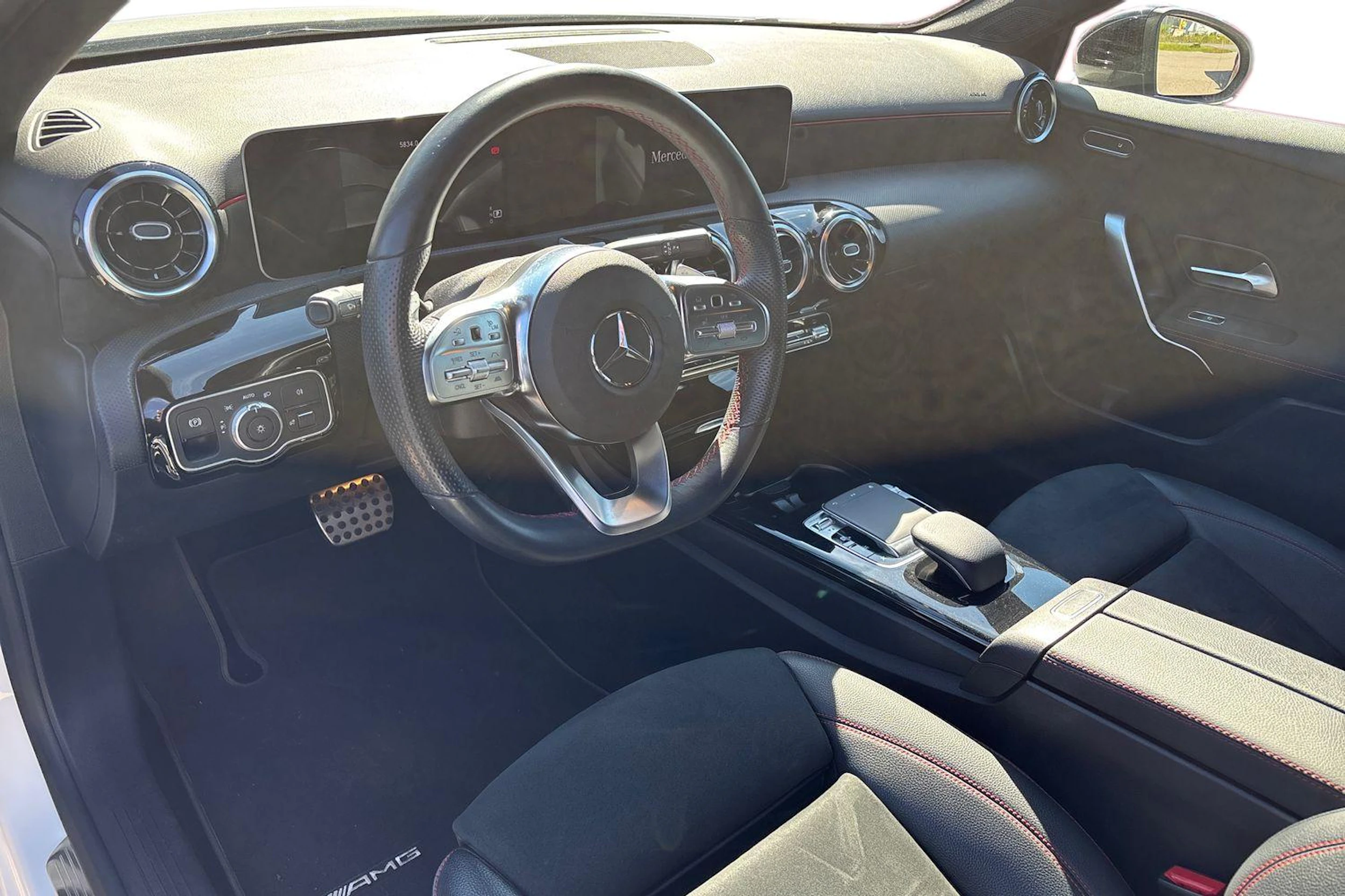 Valkoinen Mercedes-Benz A 2020 kuva 3.
