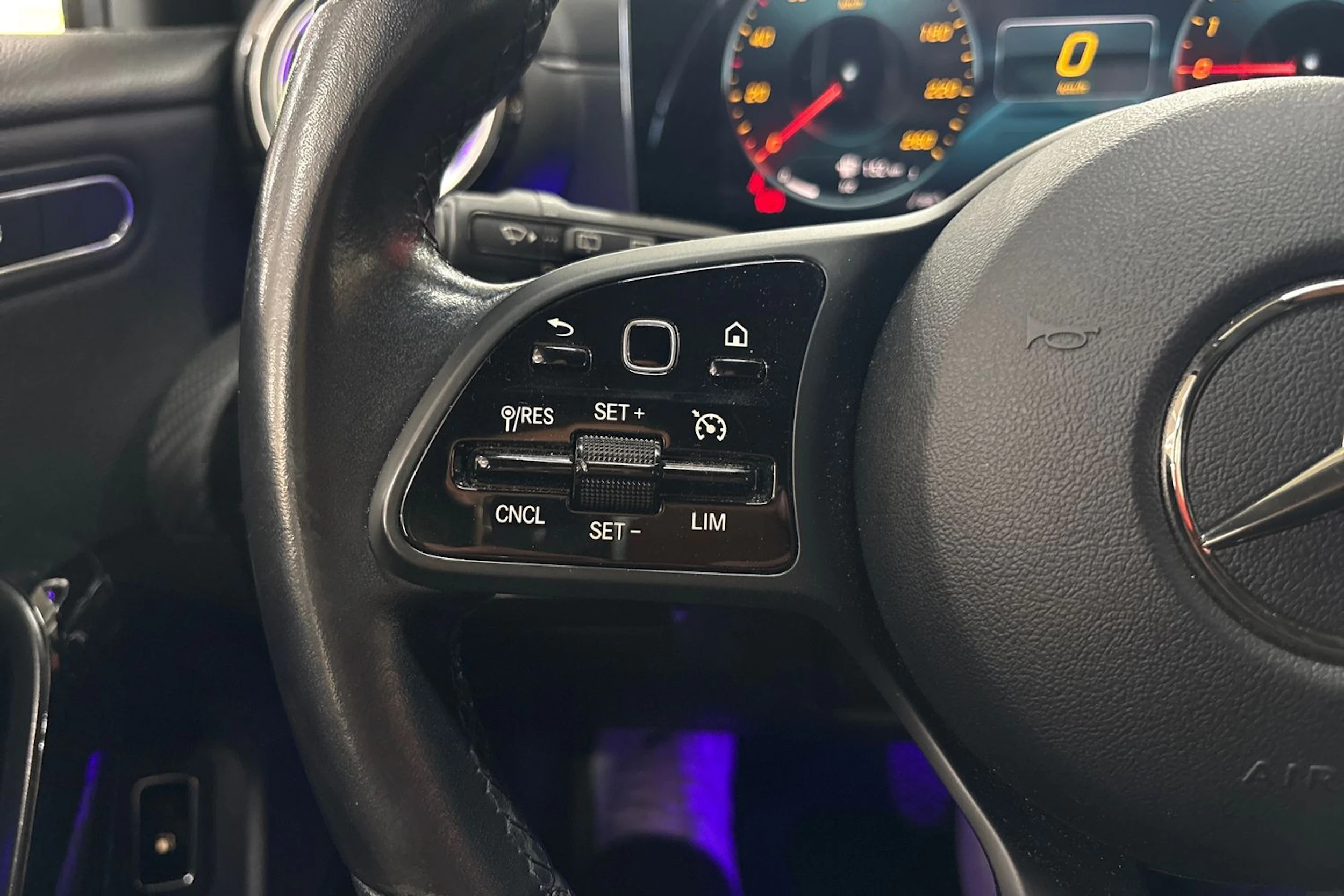 harmaa Mercedes-Benz A 2020 kuva 17.