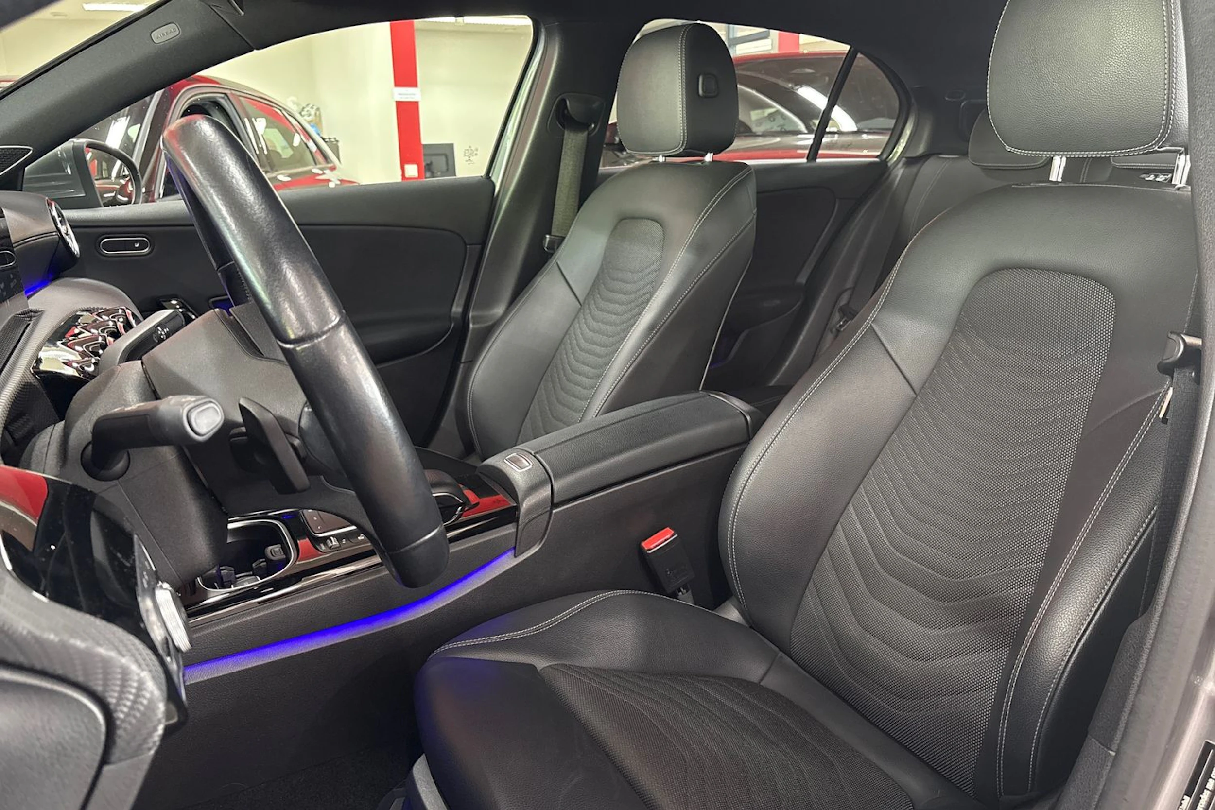 harmaa Mercedes-Benz A 2020 kuva 29.