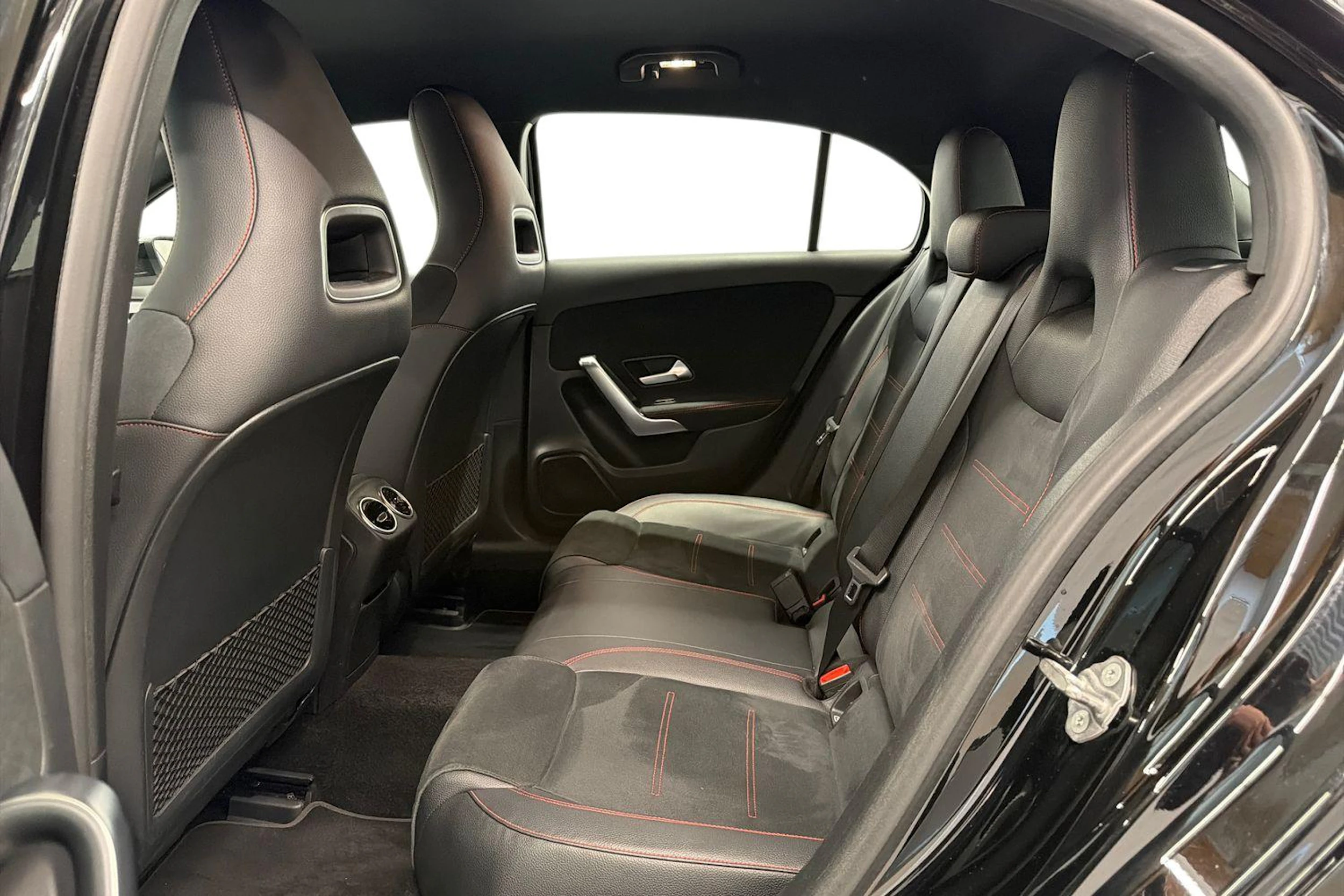 musta Mercedes-Benz A 2020 kuva 8.