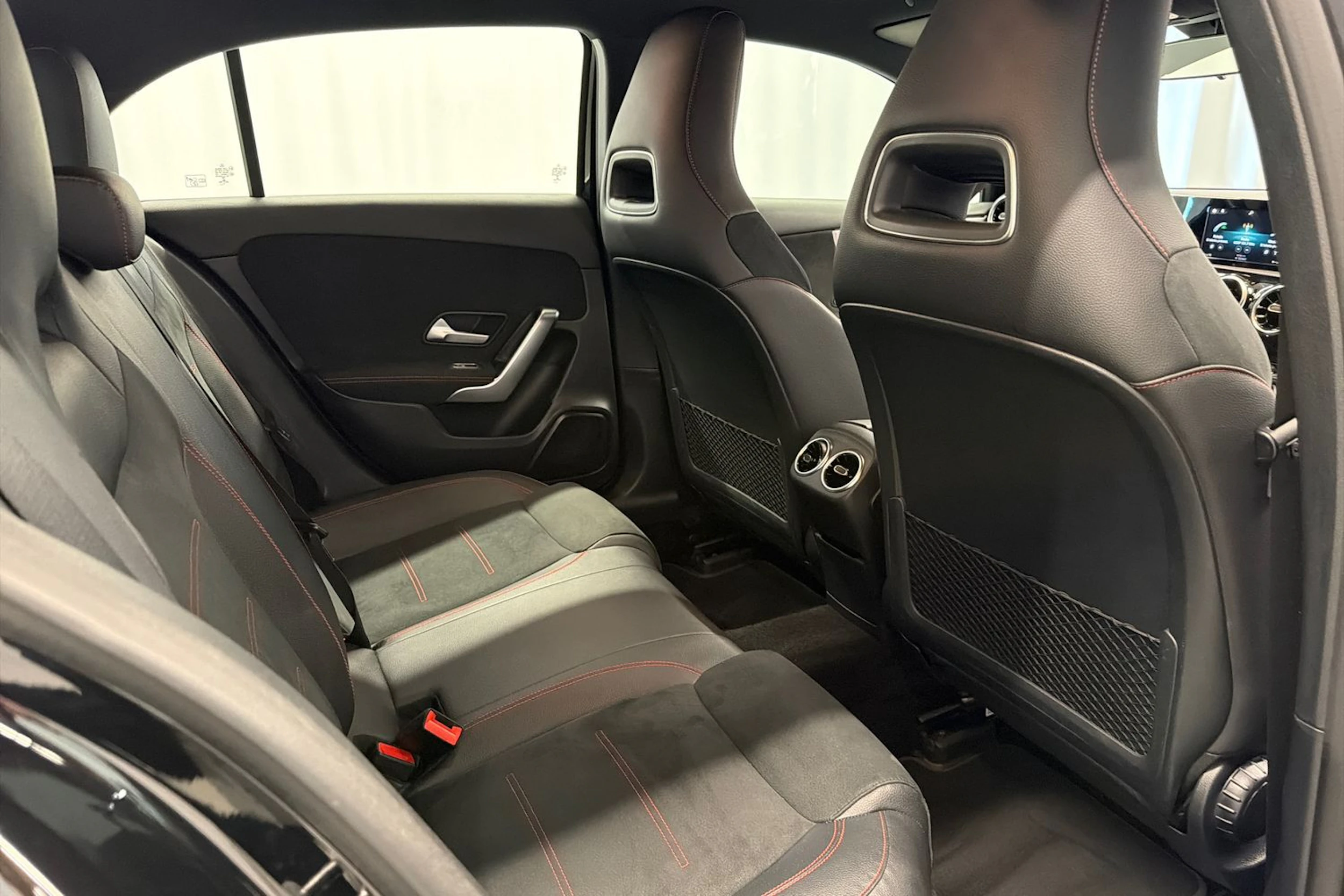 musta Mercedes-Benz A 2020 kuva 12.