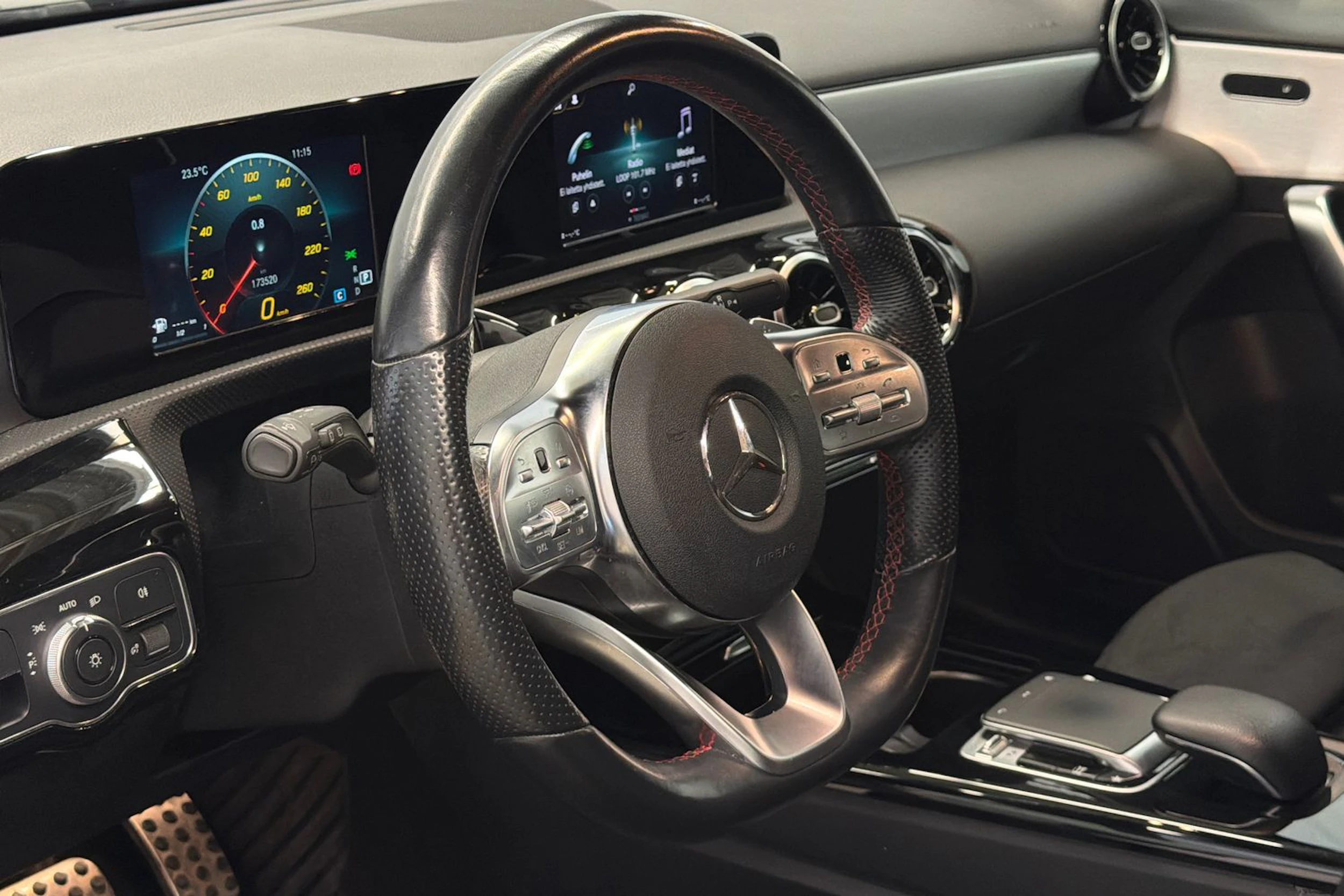 musta Mercedes-Benz A 2020 kuva 14.