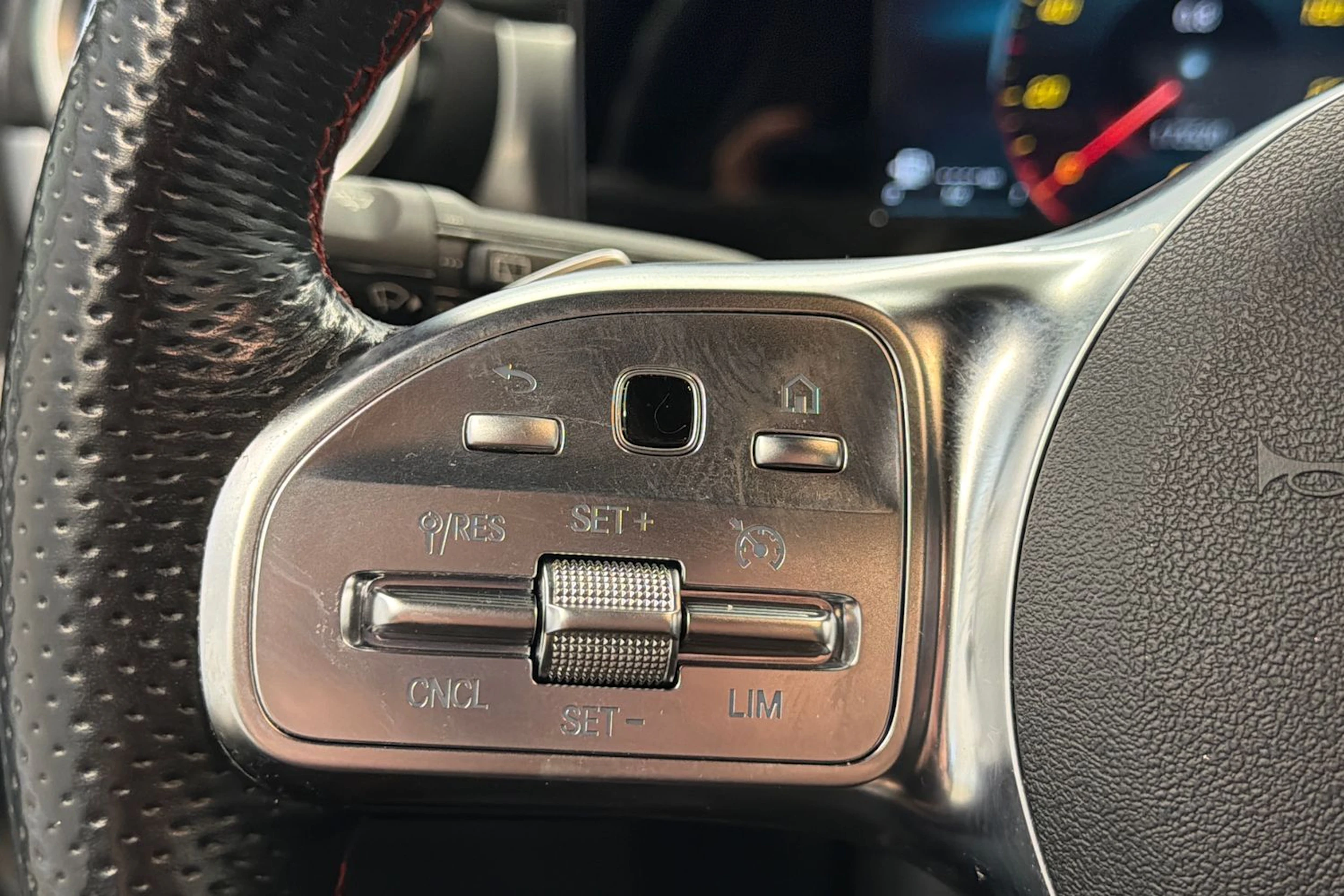 musta Mercedes-Benz A 2020 kuva 16.