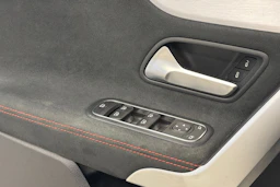 musta Mercedes-Benz A 2020 kuva 17.