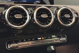 musta Mercedes-Benz A 2020 kuva 21.