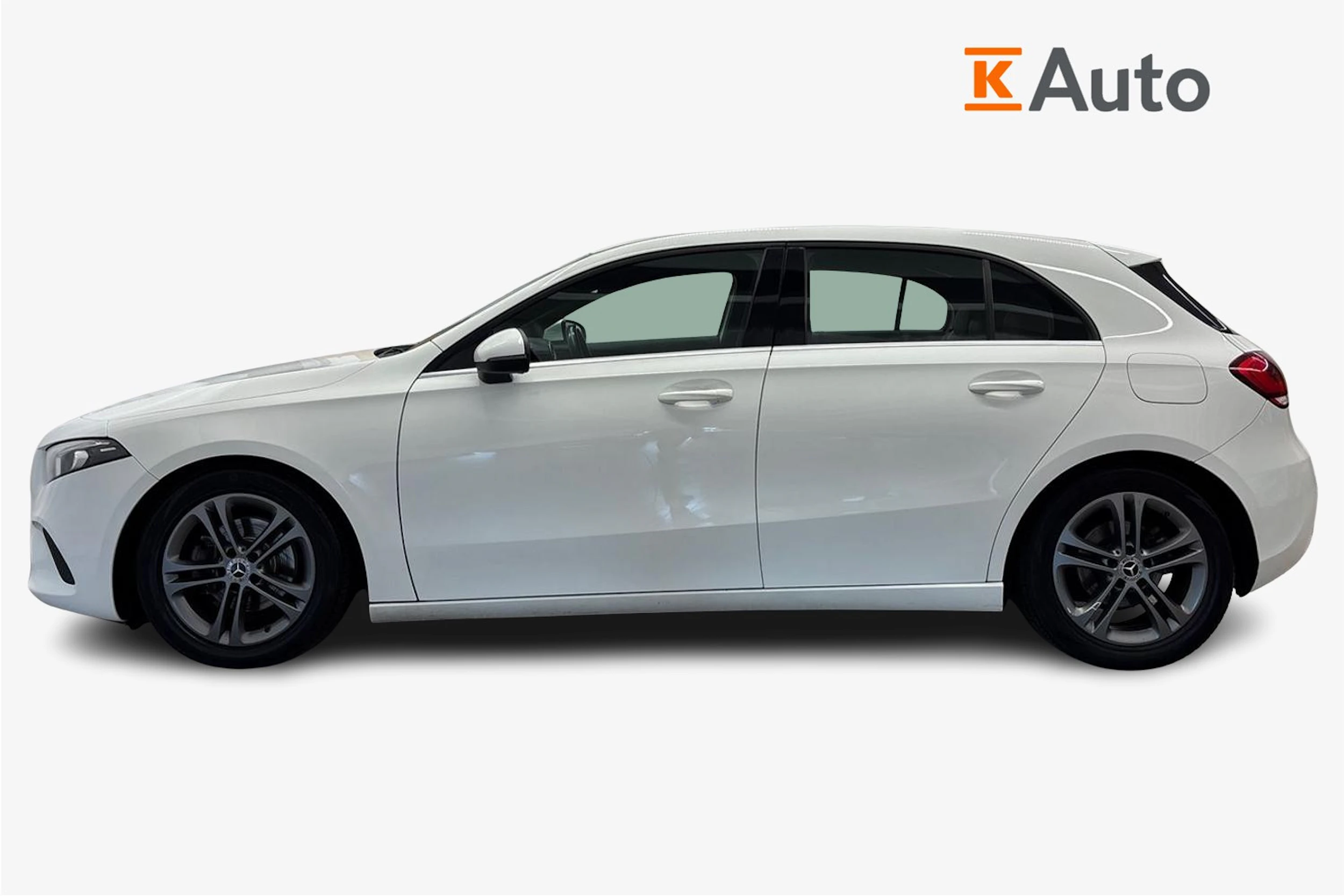 valkoinen Mercedes-Benz A 2020 kuva 5.