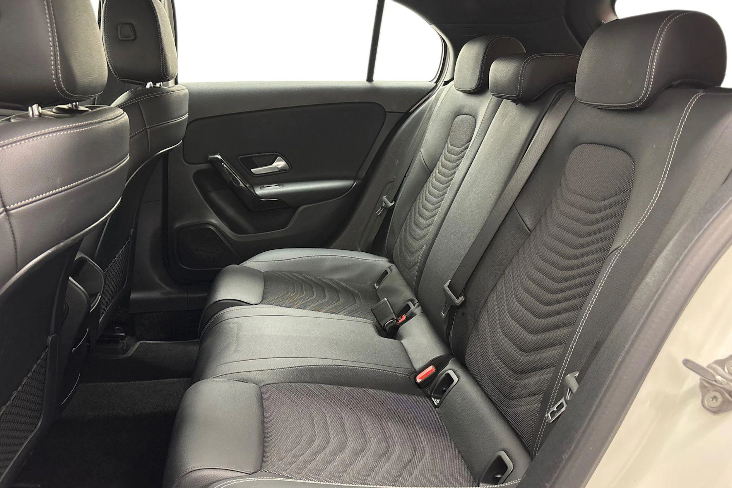 valkoinen Mercedes-Benz A 2020 kuva 8.
