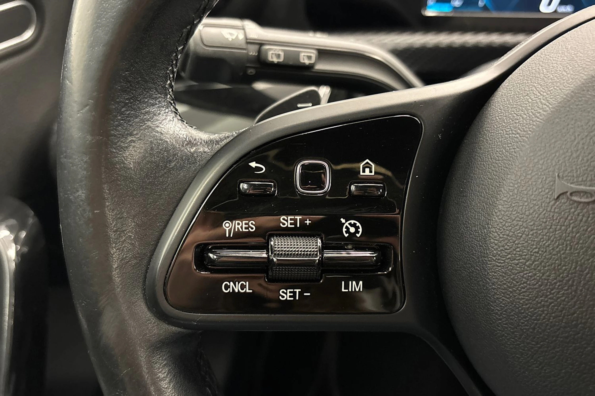 valkoinen Mercedes-Benz A 2020 kuva 13.