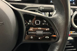 valkoinen Mercedes-Benz A 2020 kuva 14.