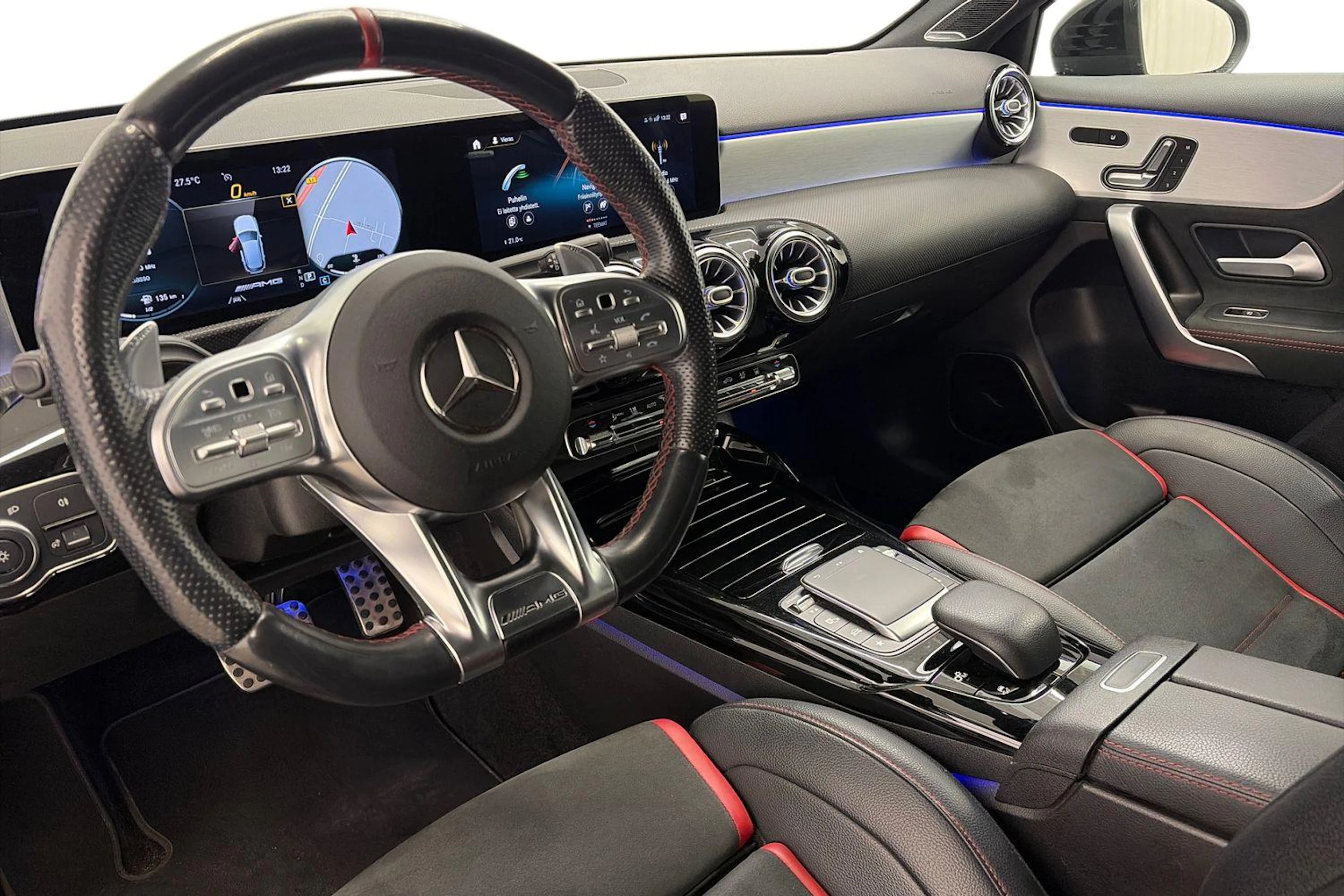 Sininen Mercedes-Benz A 35 AMG 2020 kuva 6.