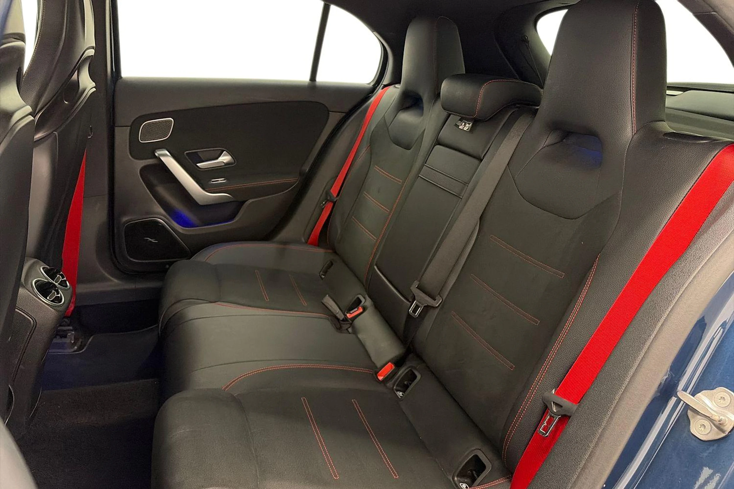 Sininen Mercedes-Benz A 35 AMG 2020 kuva 8.