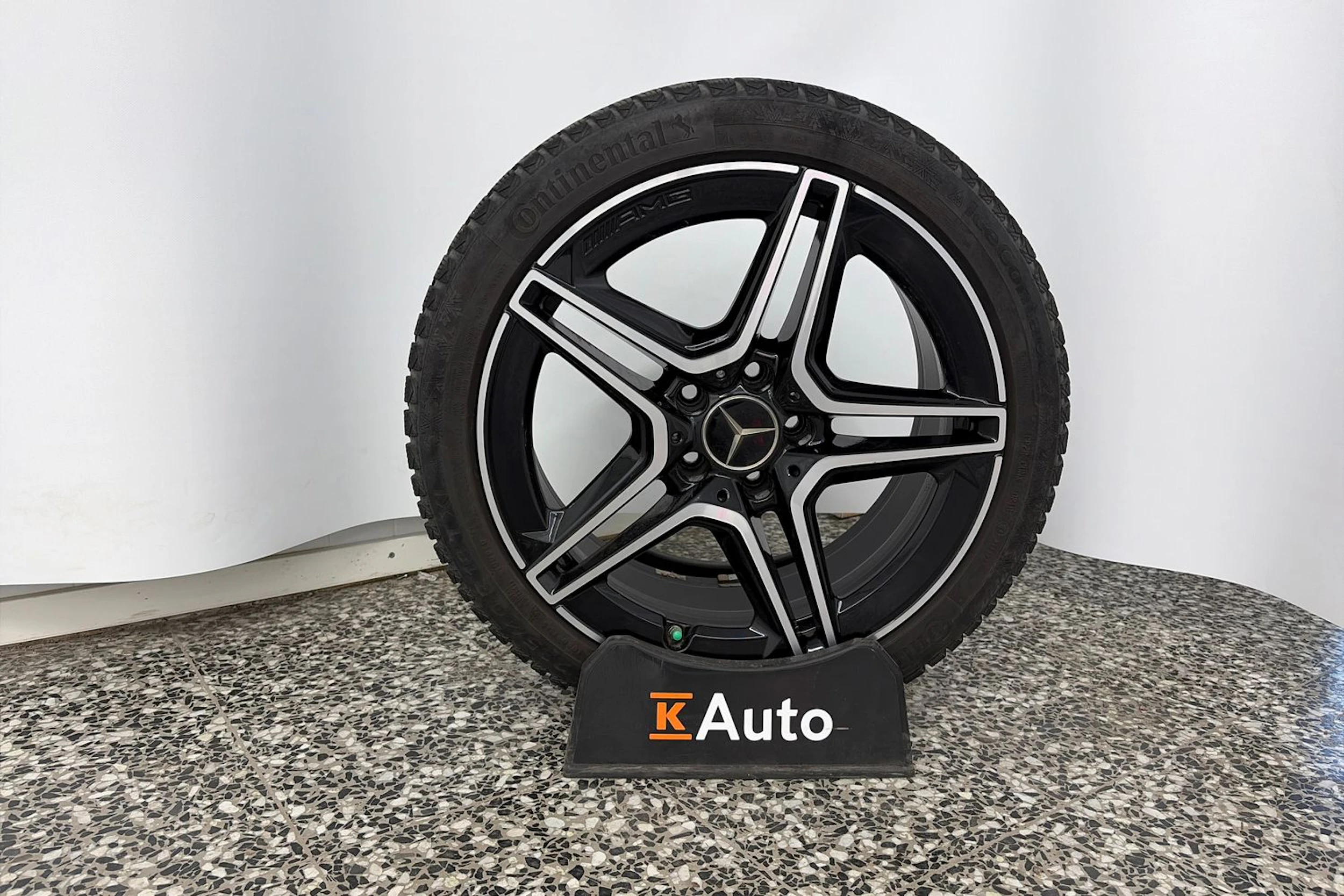 Sininen Mercedes-Benz A 35 AMG 2020 kuva 10.