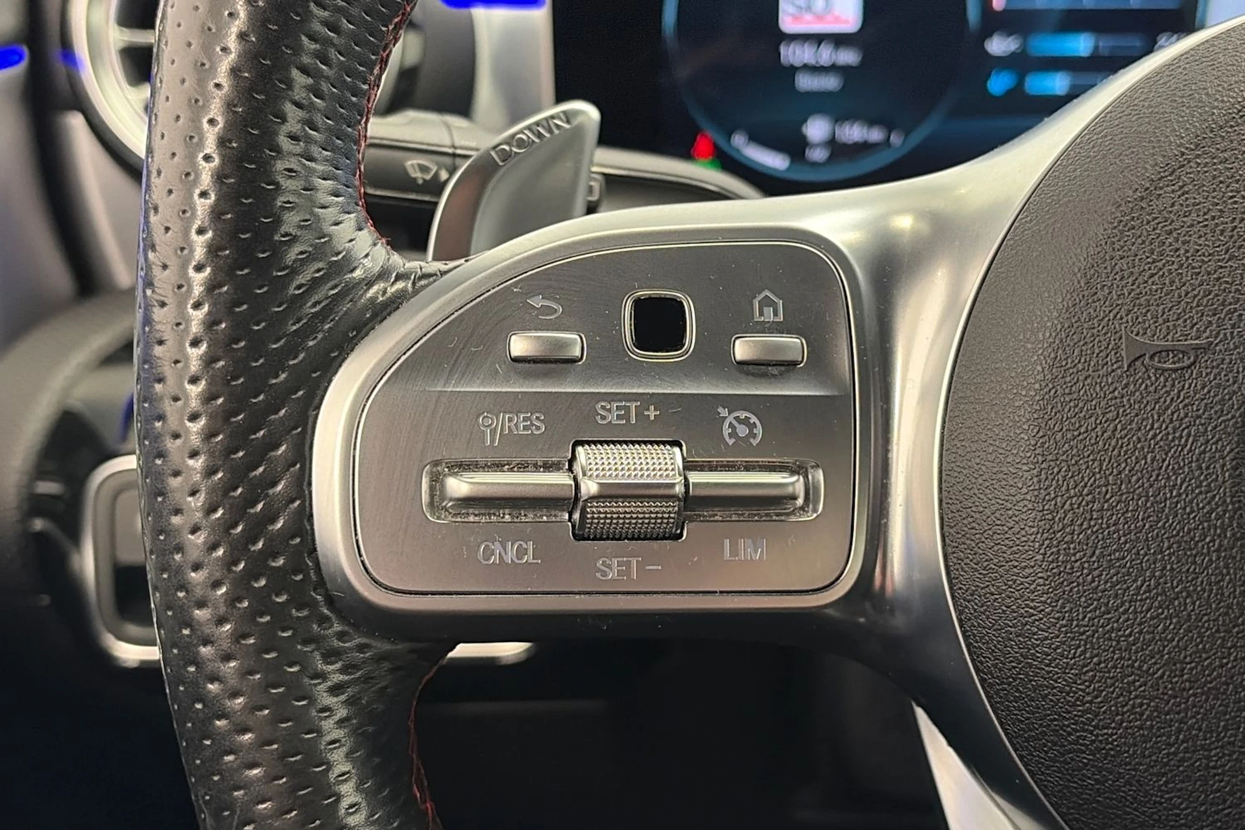 Sininen Mercedes-Benz A 35 AMG 2020 kuva 16.