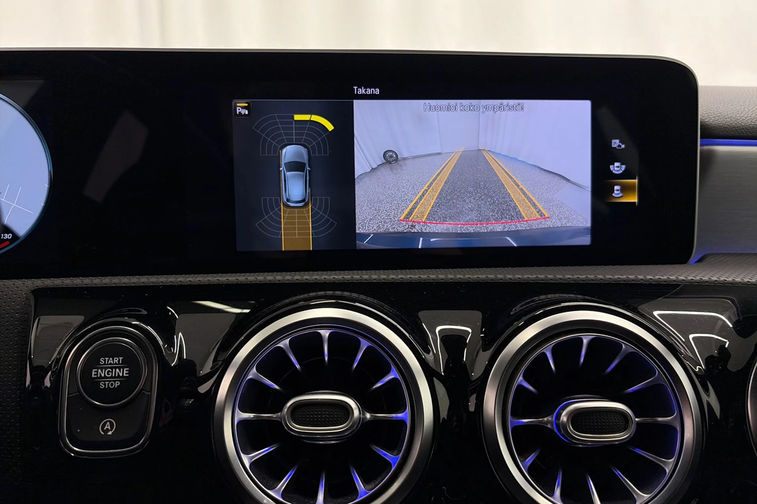 Sininen Mercedes-Benz A 35 AMG 2020 kuva 19.