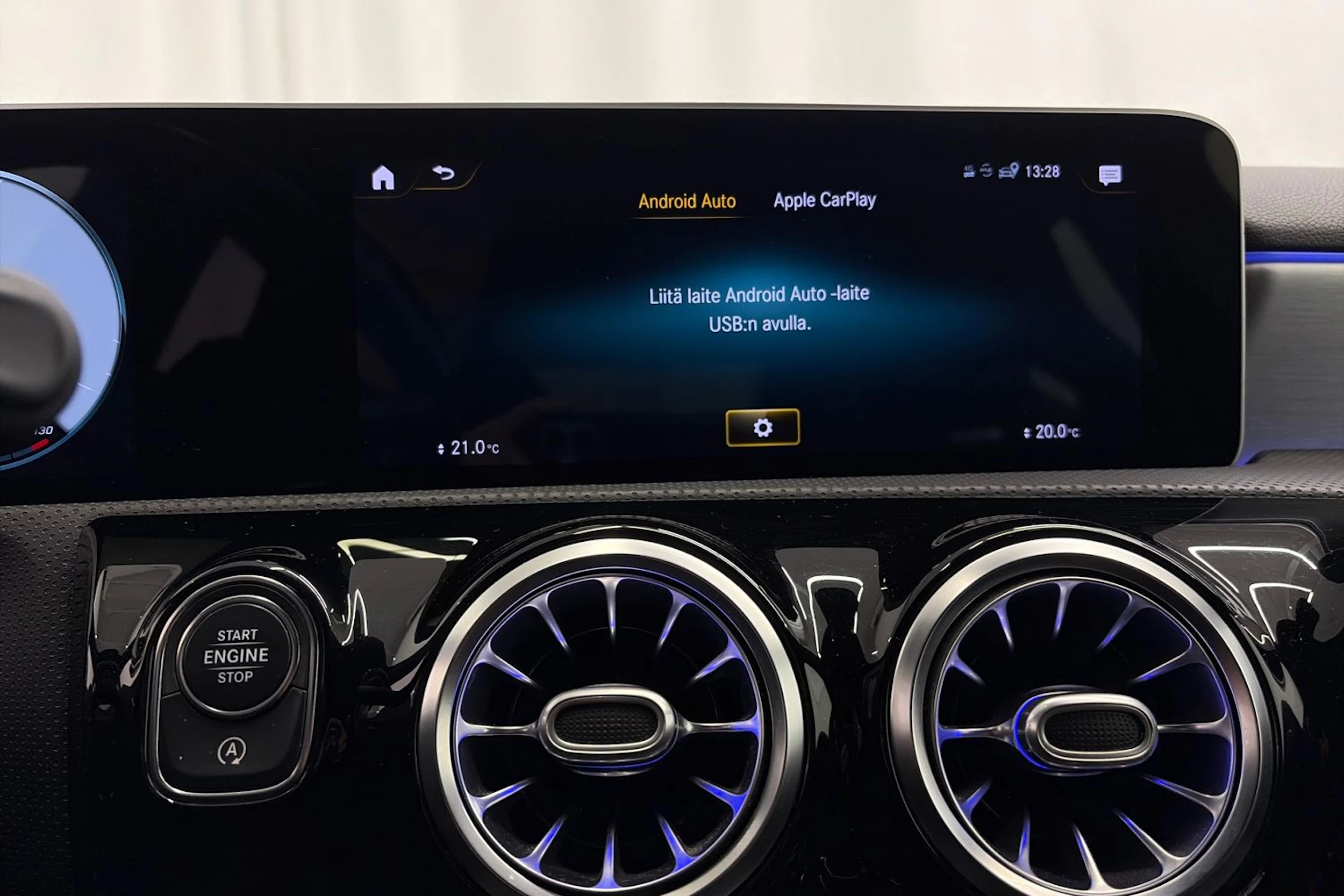 Sininen Mercedes-Benz A 35 AMG 2020 kuva 24.
