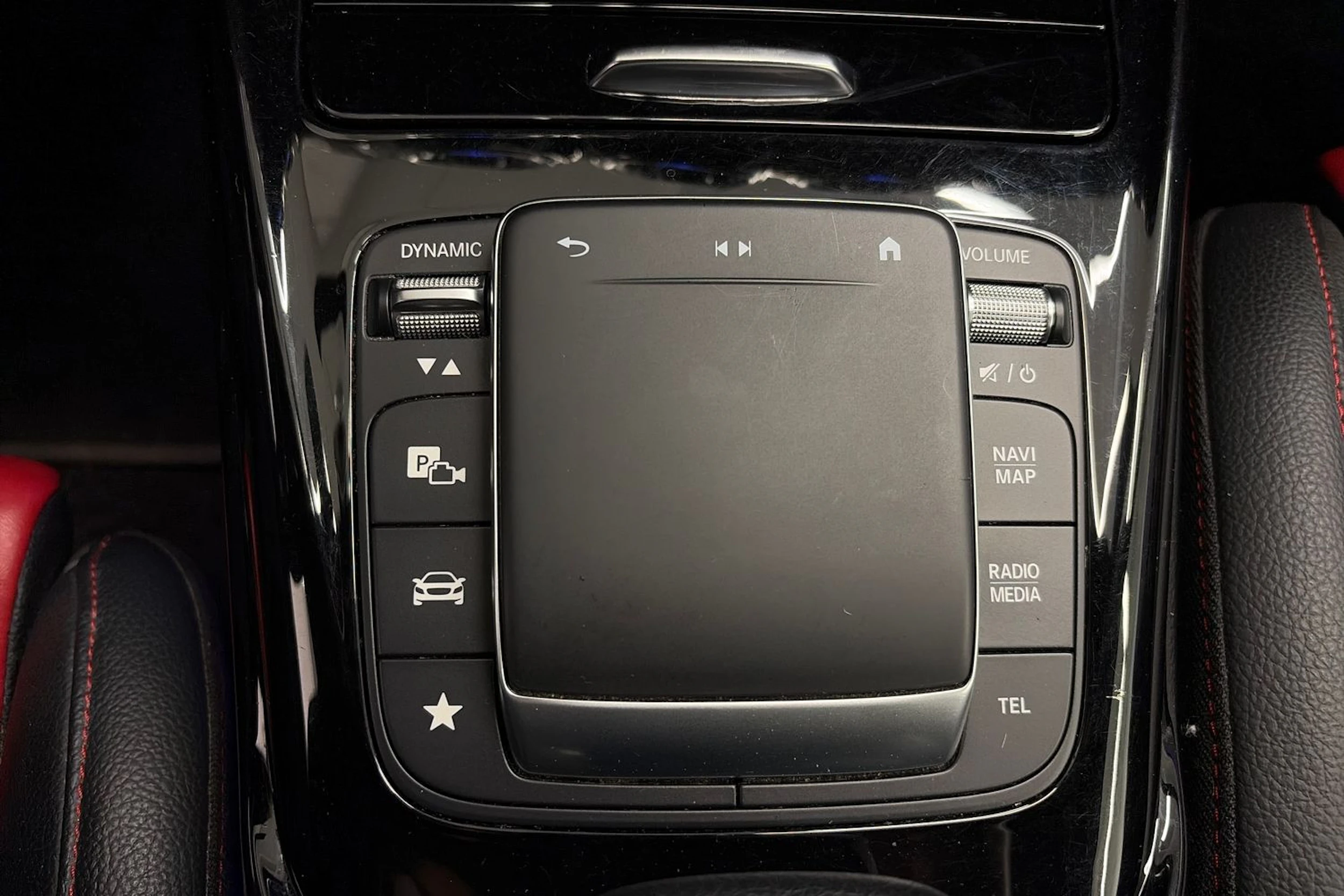 Sininen Mercedes-Benz A 35 AMG 2020 kuva 28.