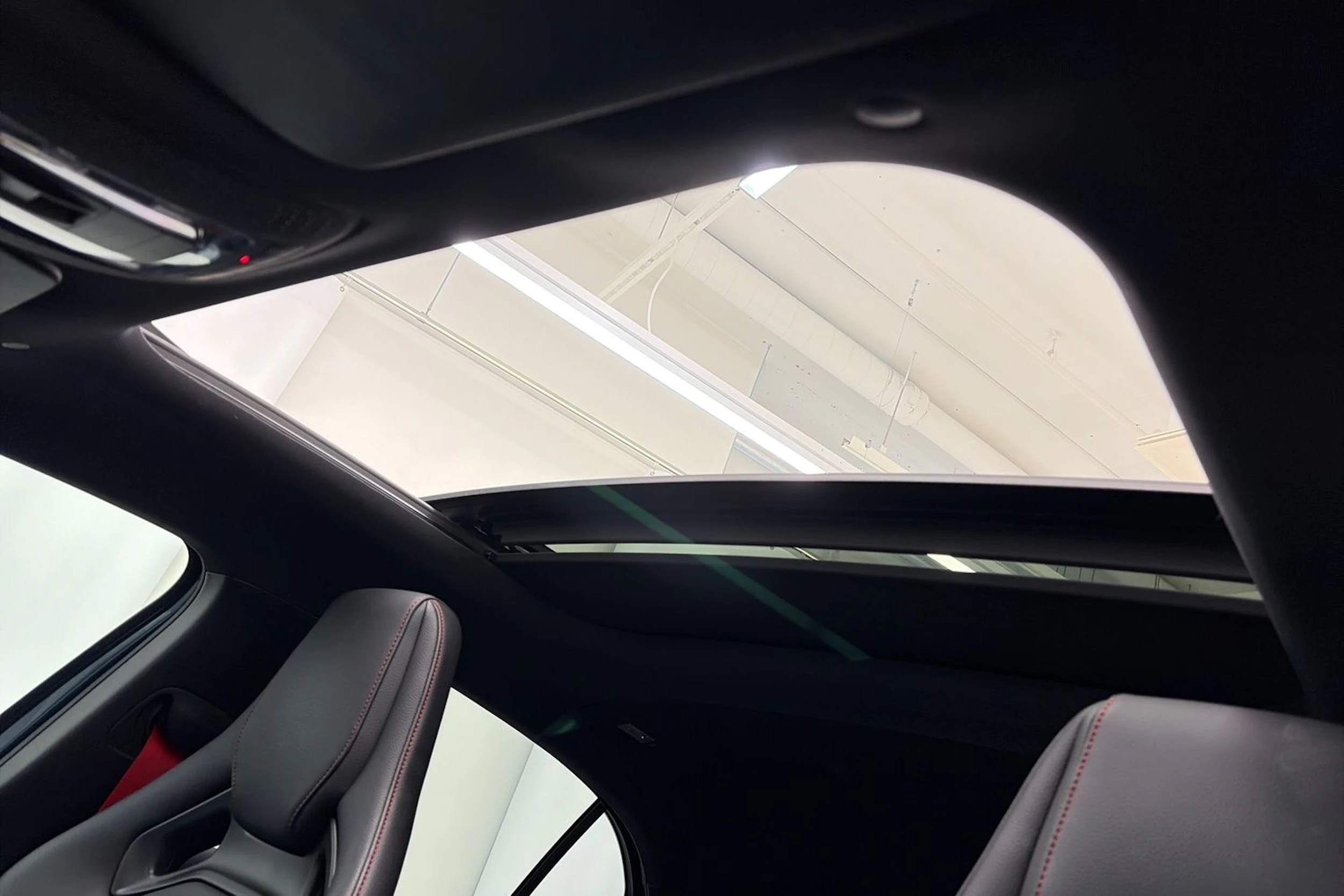 Sininen Mercedes-Benz A 35 AMG 2020 kuva 31.