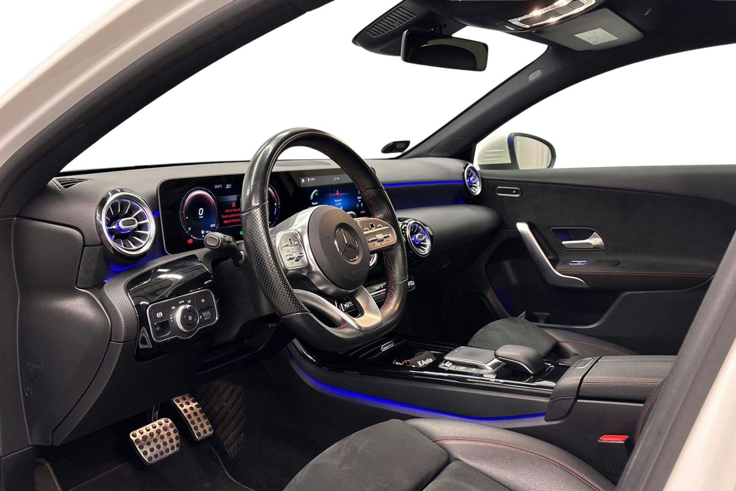 valkoinen Mercedes-Benz A 2020 kuva 7.