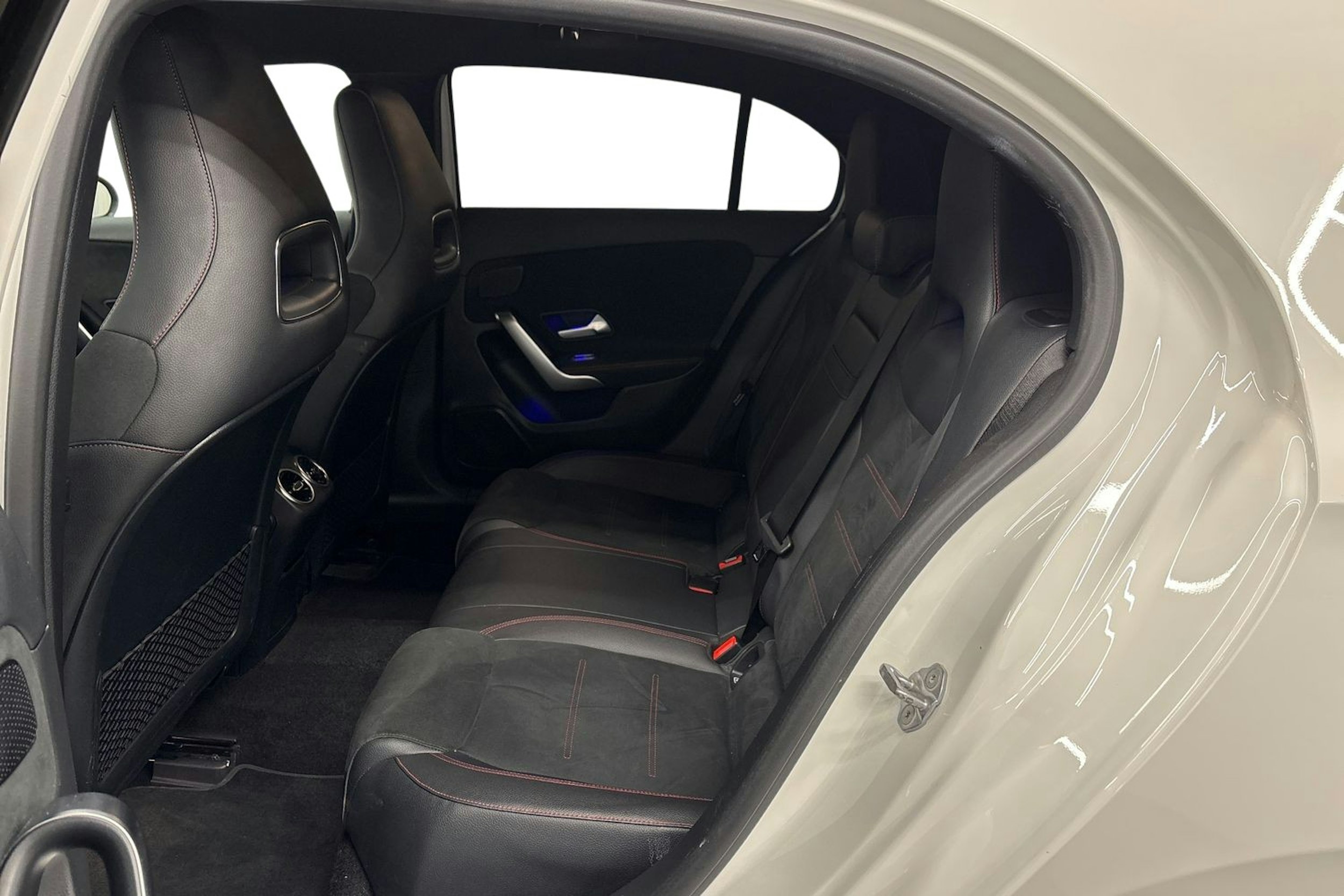 valkoinen Mercedes-Benz A 2020 kuva 10.