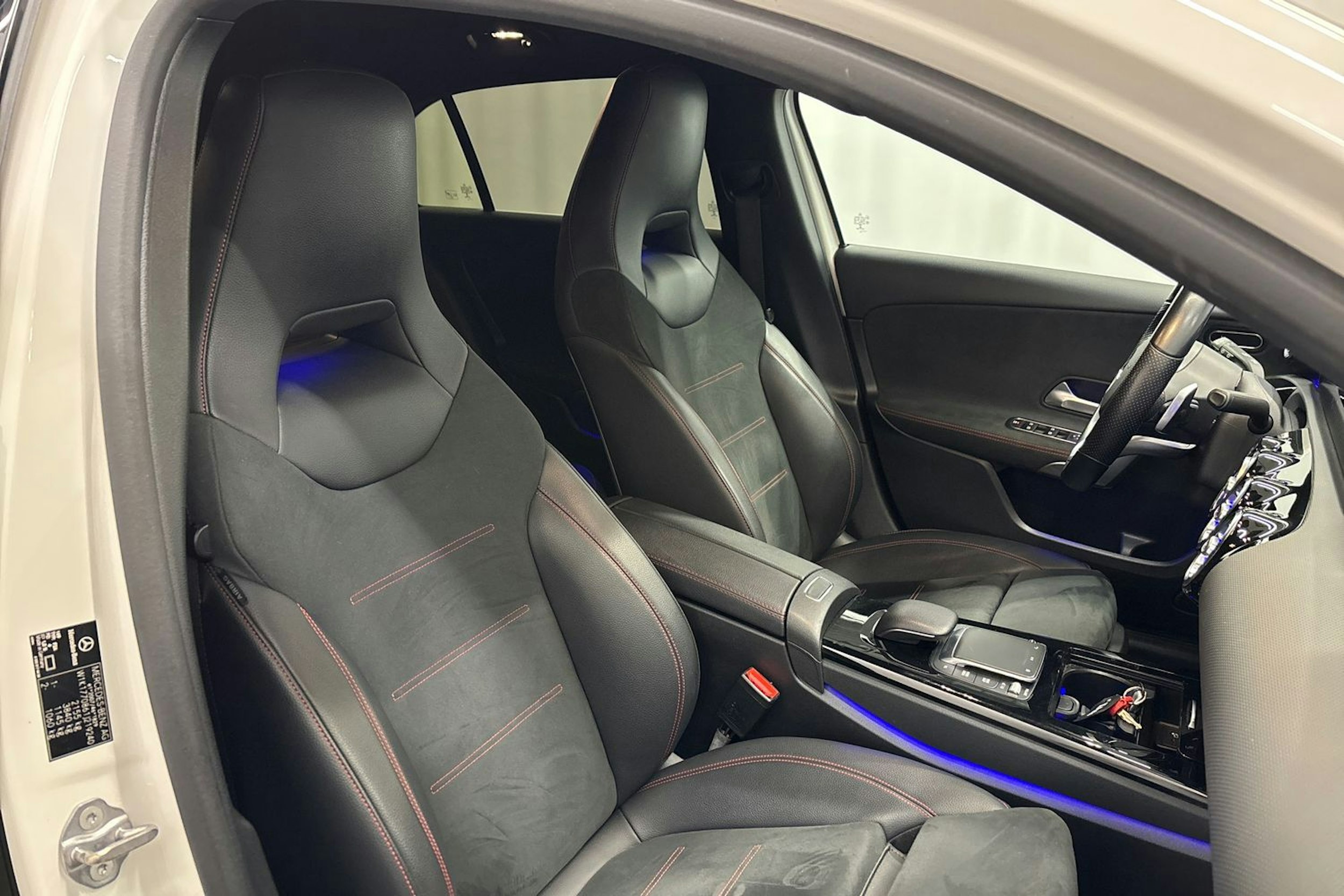 valkoinen Mercedes-Benz A 2020 kuva 14.