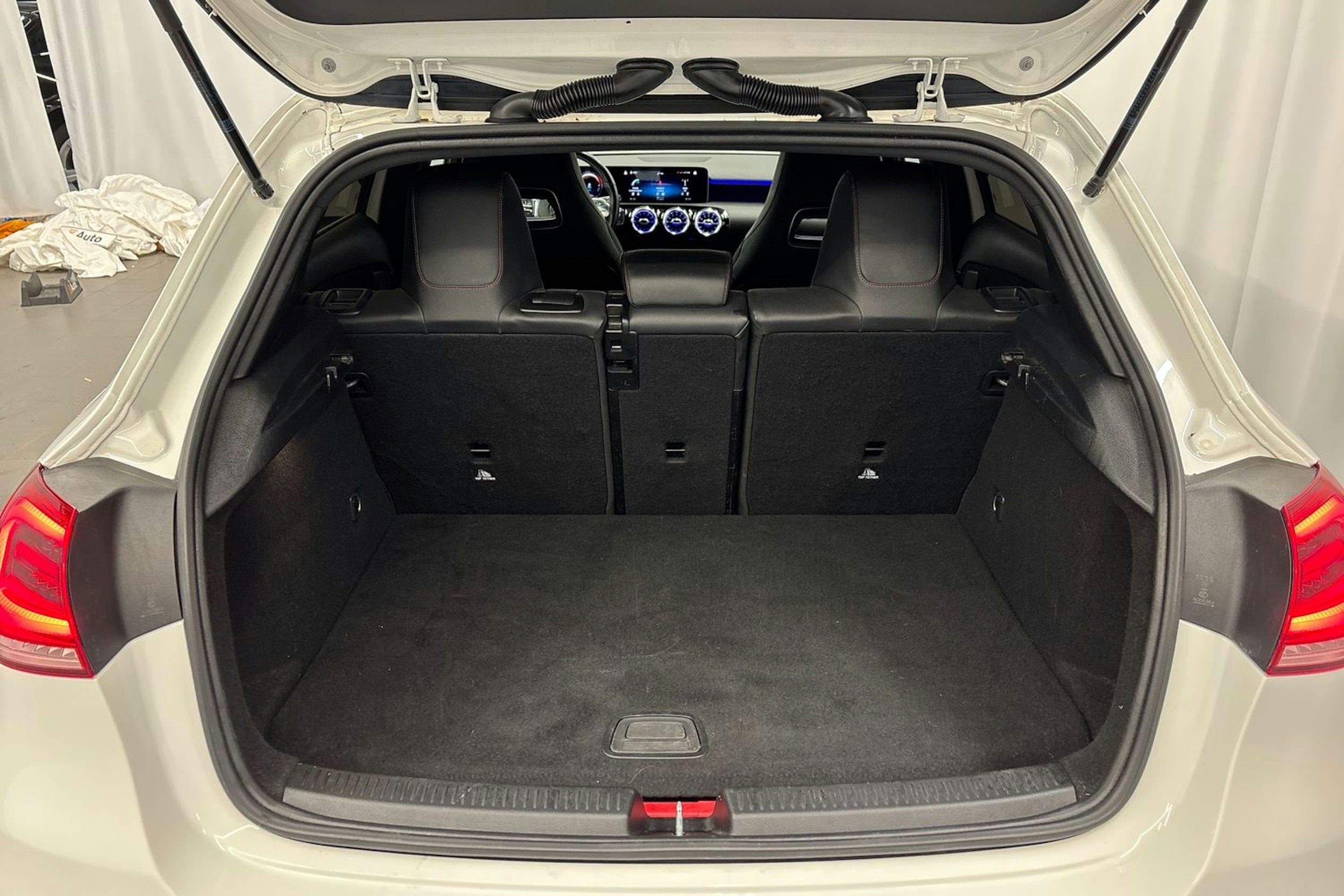 valkoinen Mercedes-Benz A 2020 kuva 16.