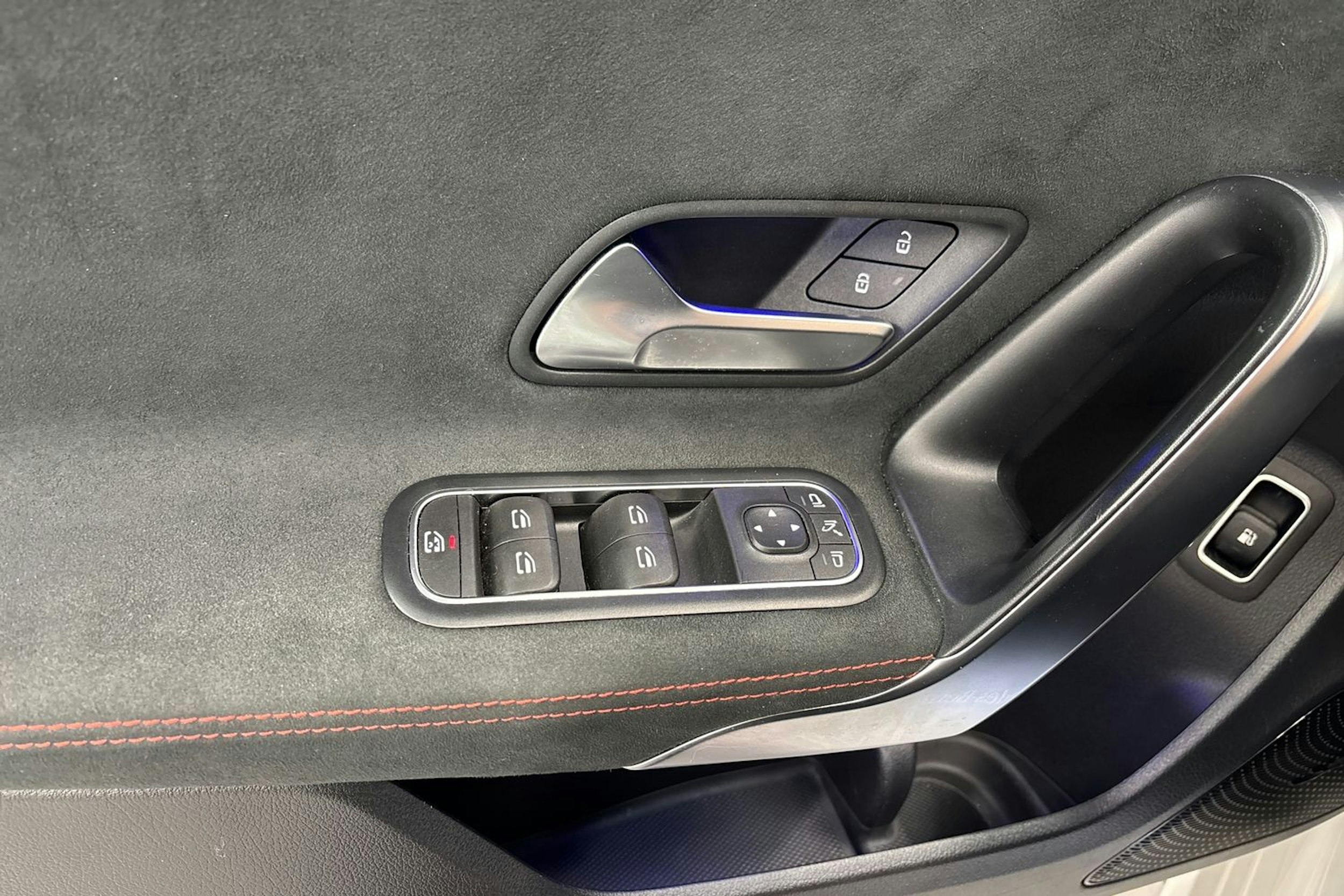 valkoinen Mercedes-Benz A 2020 kuva 18.