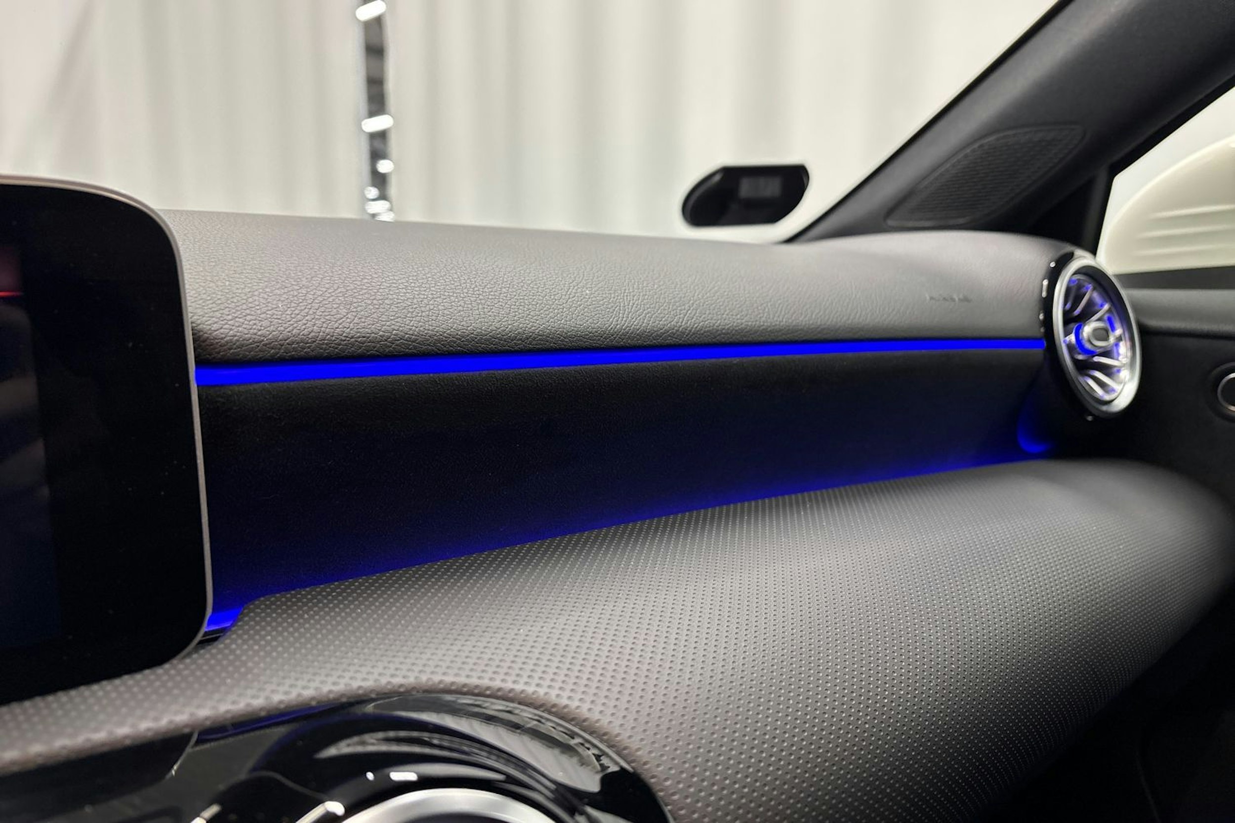 valkoinen Mercedes-Benz A 2020 kuva 28.