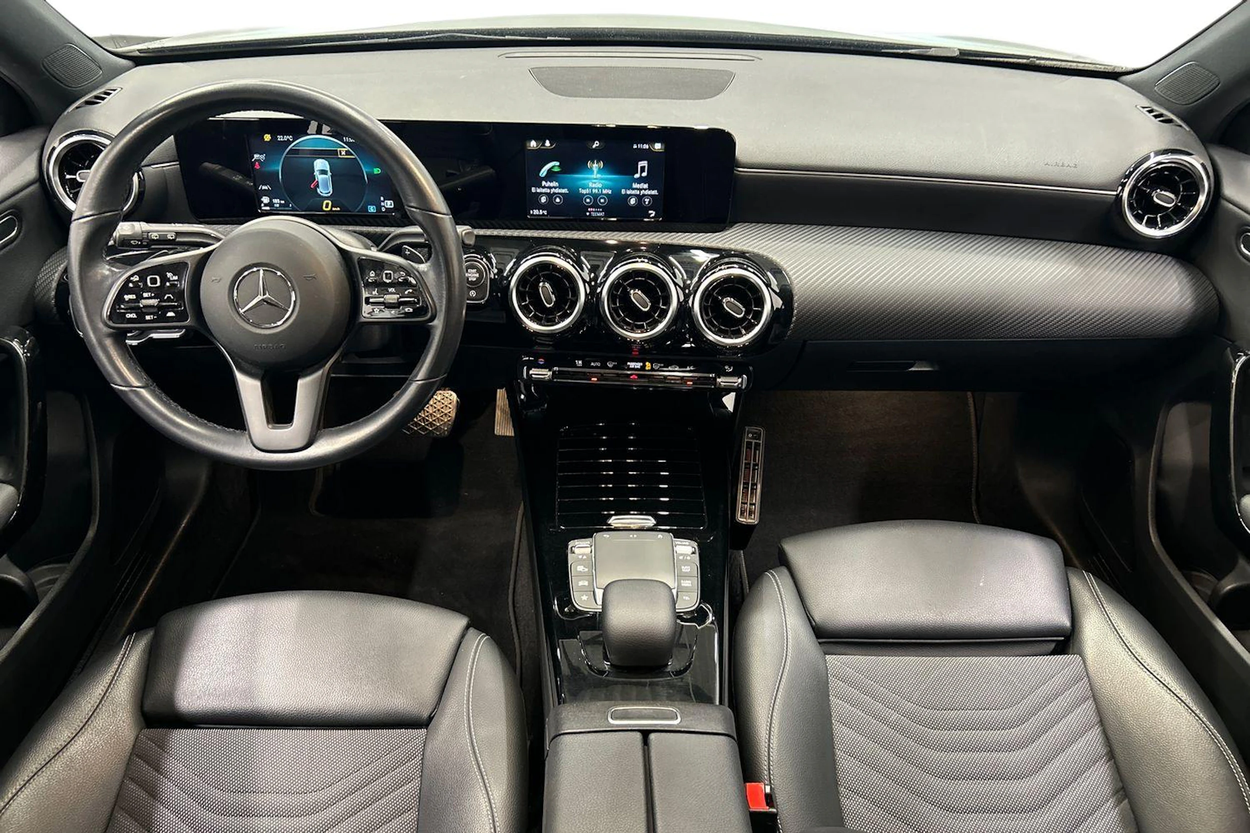 musta Mercedes-Benz A 2020 kuva 8.