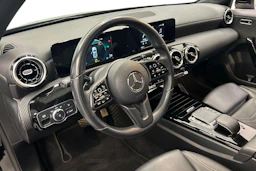 musta Mercedes-Benz A 2020 kuva 9.