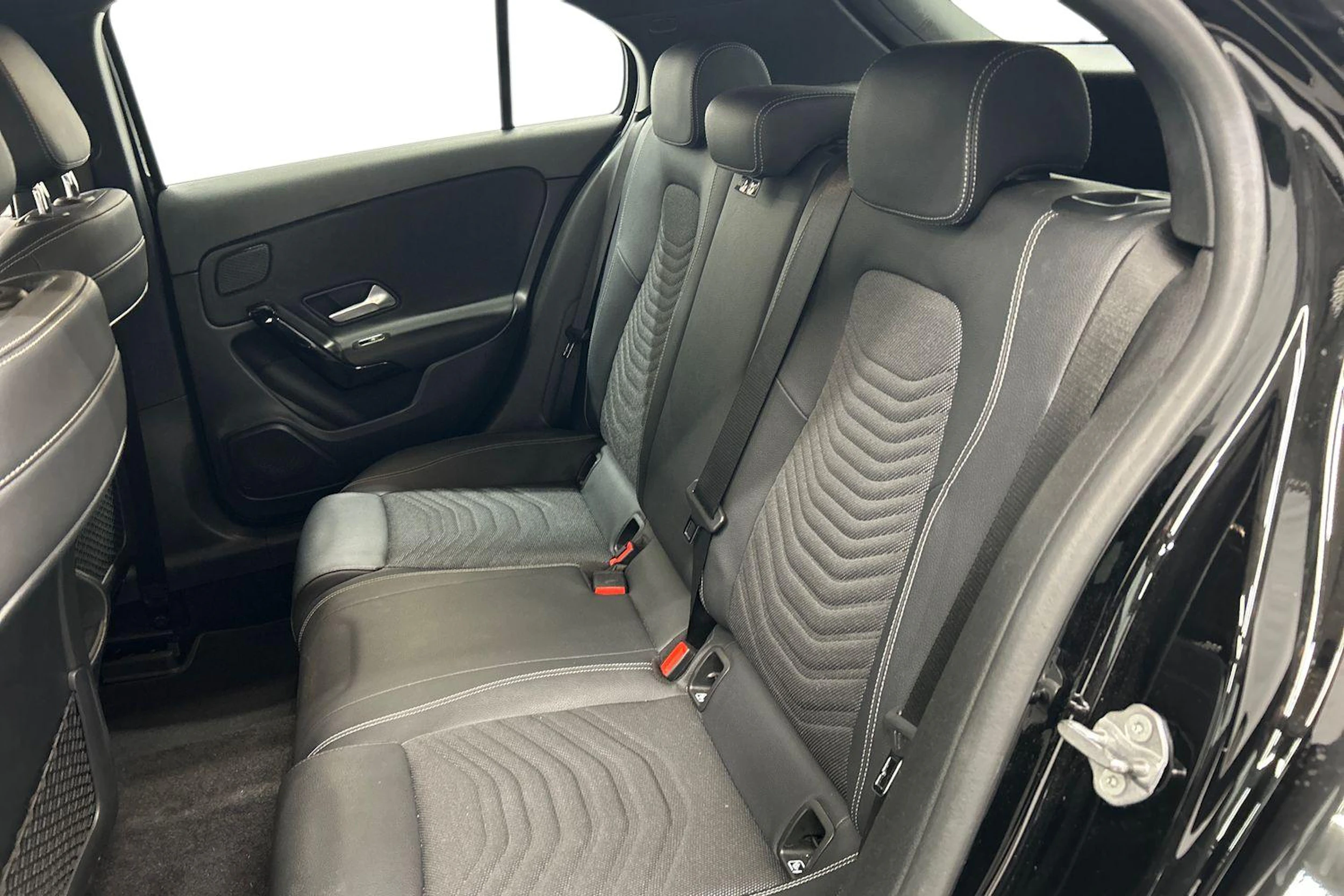 musta Mercedes-Benz A 2020 kuva 11.