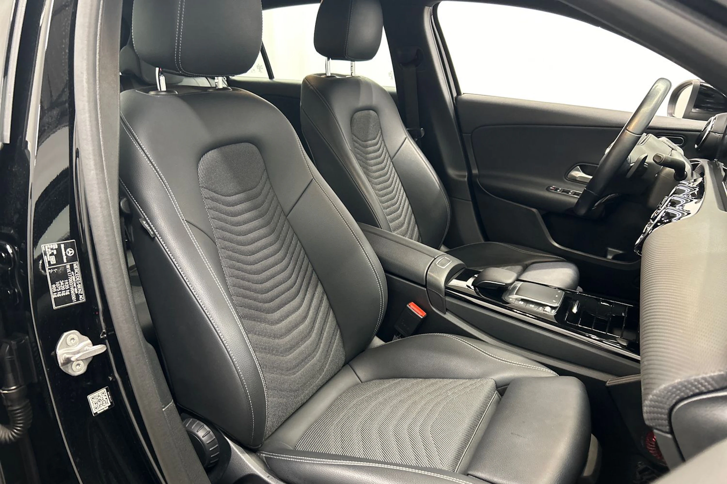 musta Mercedes-Benz A 2020 kuva 15.
