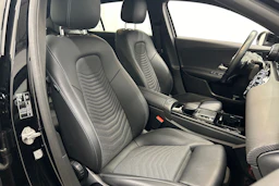 musta Mercedes-Benz A 2020 kuva 15.