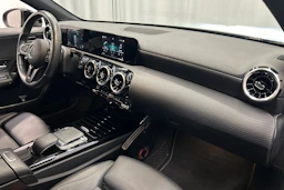 musta Mercedes-Benz A 2020 kuva 16.