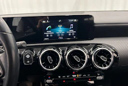 musta Mercedes-Benz A 2020 kuva 22.