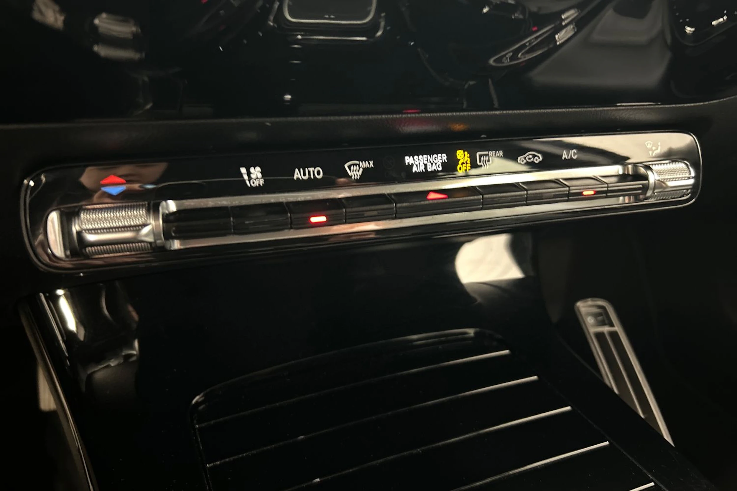musta Mercedes-Benz A 2020 kuva 24.