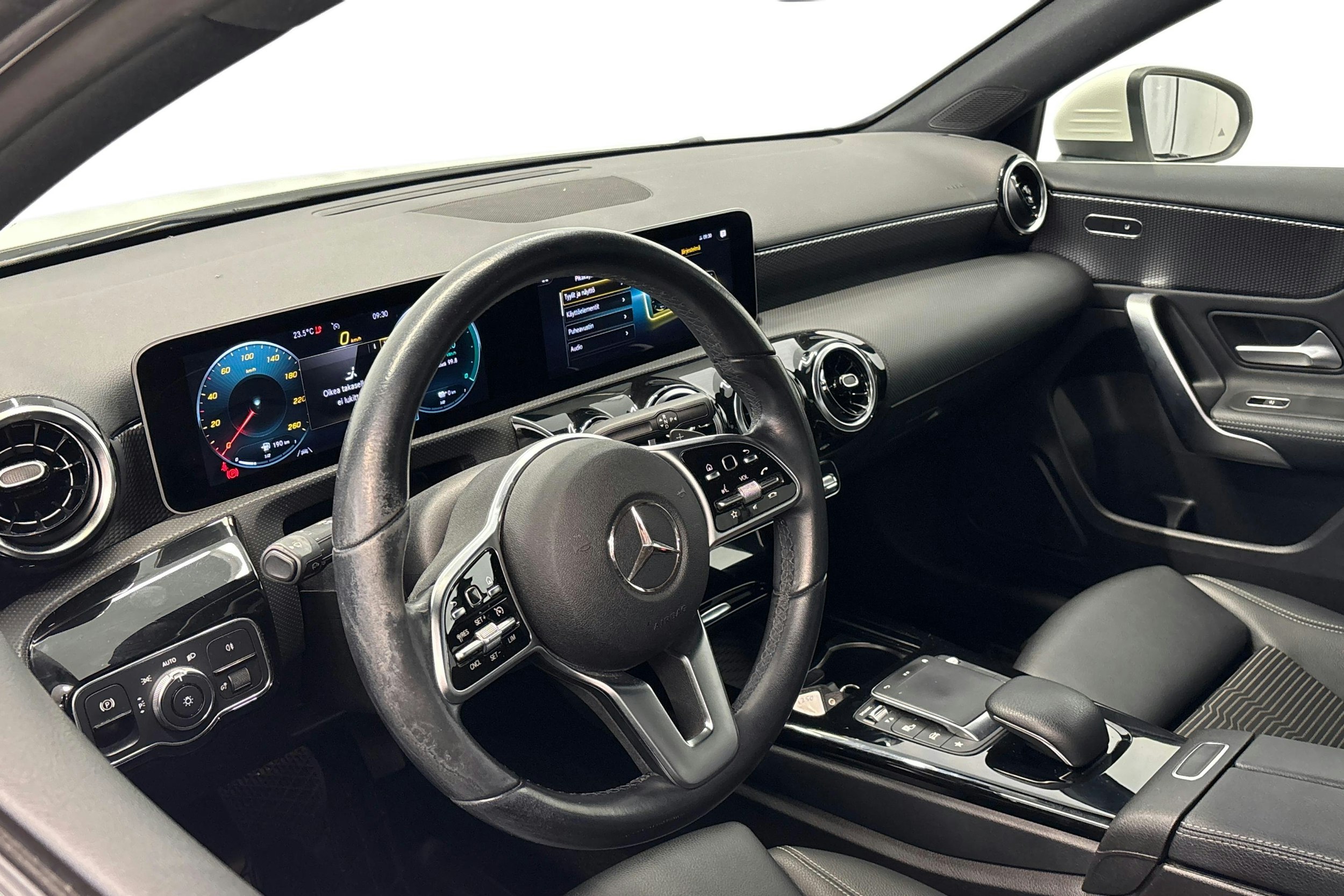 valkoinen Mercedes-Benz A 2020 kuva 6.