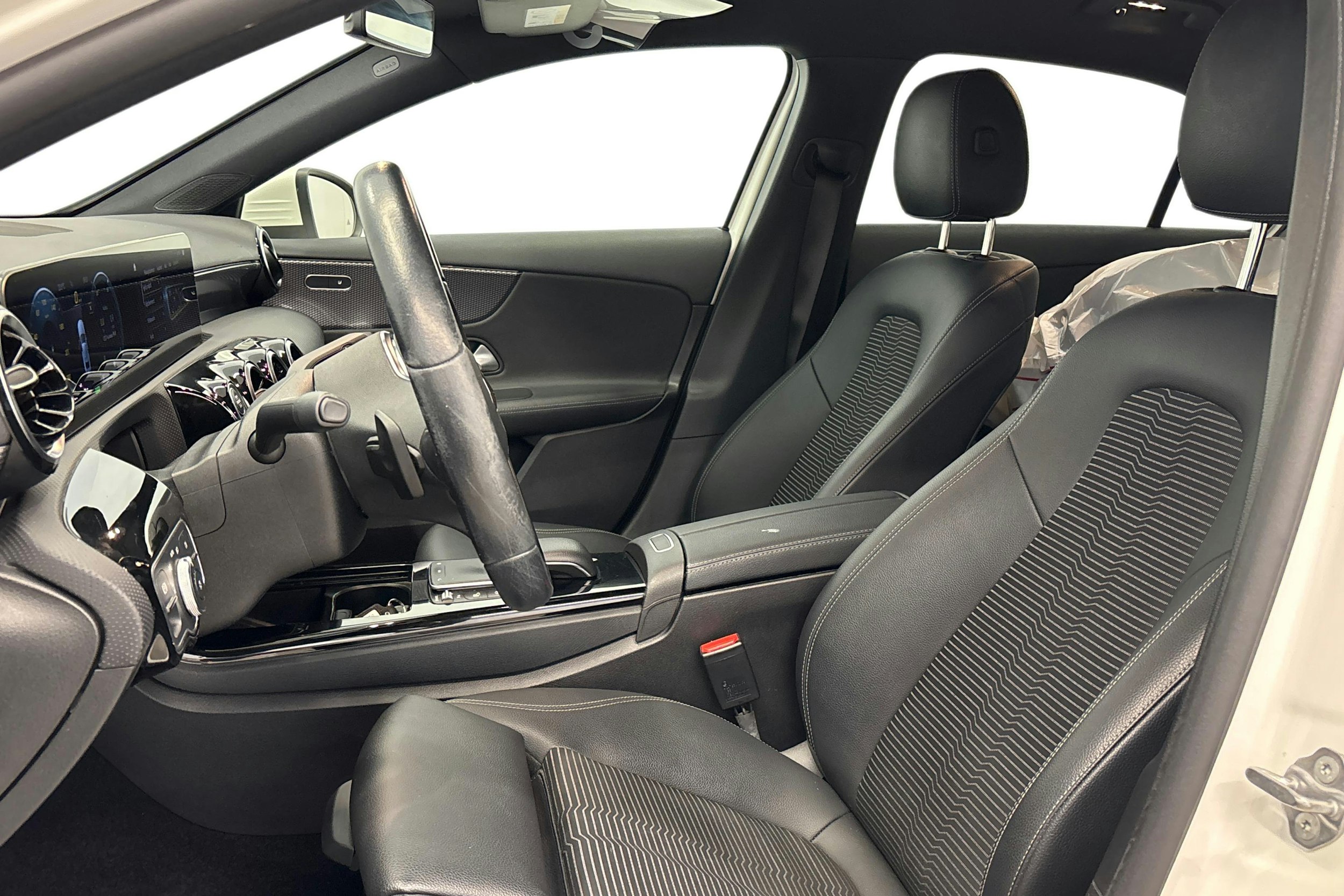 valkoinen Mercedes-Benz A 2020 kuva 7.