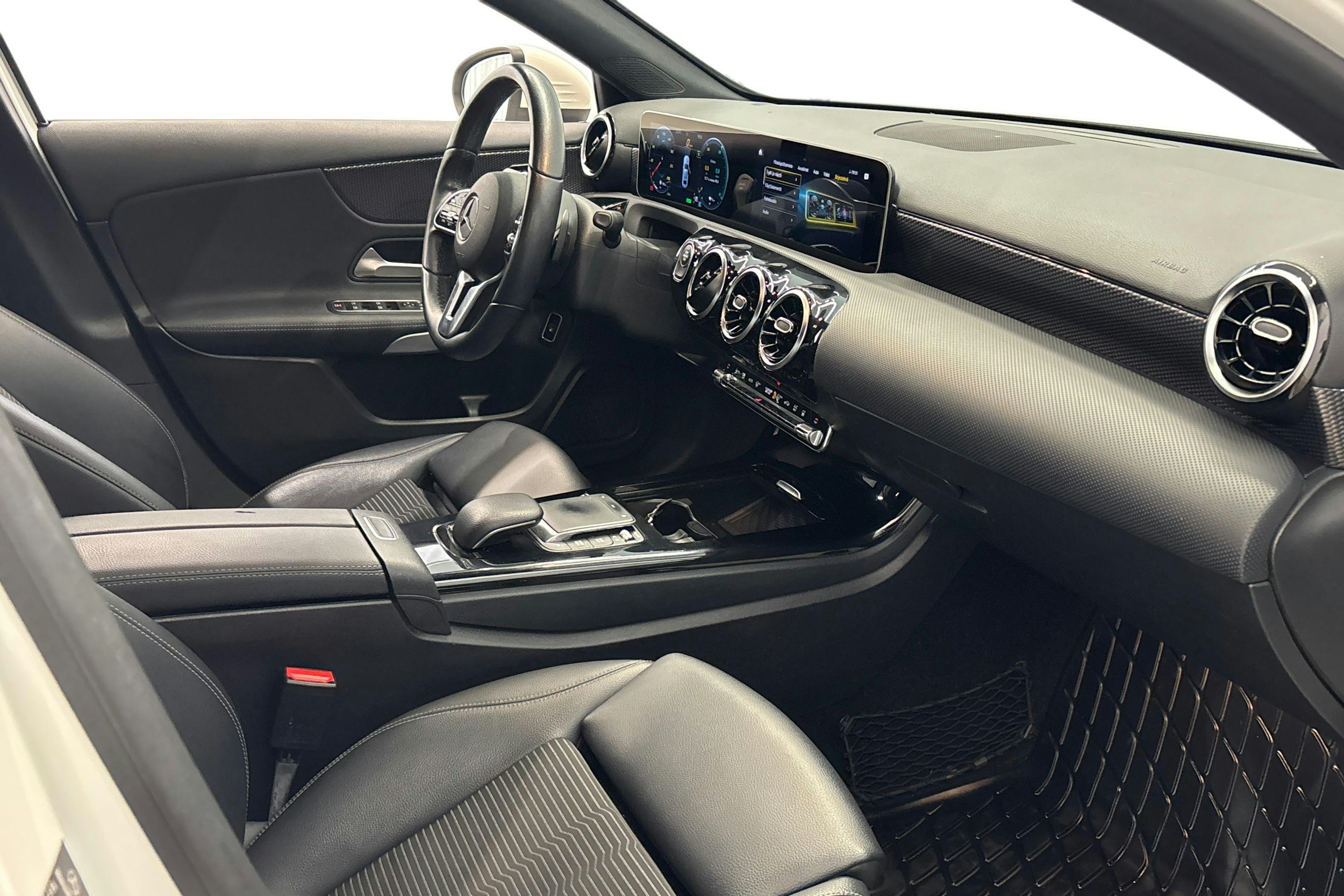 valkoinen Mercedes-Benz A 2020 kuva 8.