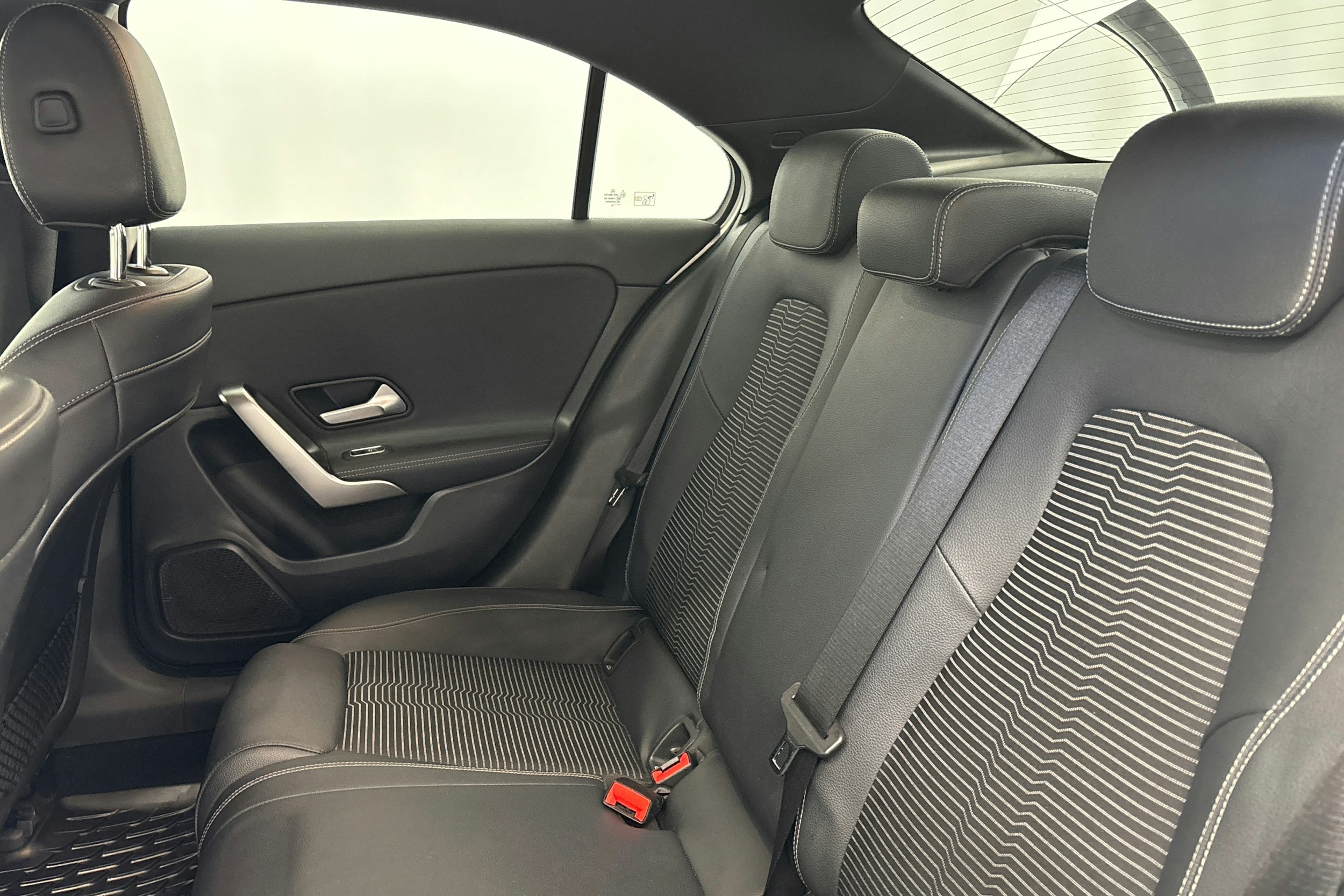 valkoinen Mercedes-Benz A 2020 kuva 10.