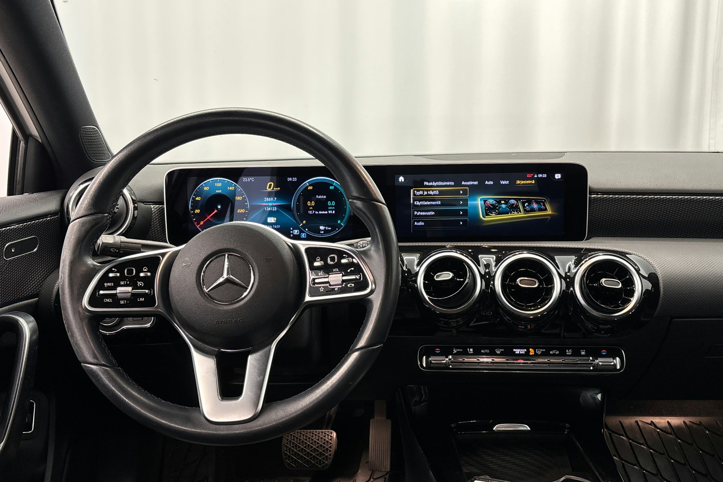 valkoinen Mercedes-Benz A 2020 kuva 12.