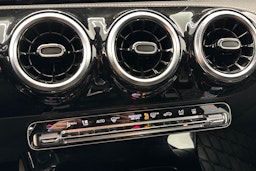 valkoinen Mercedes-Benz A 2020 kuva 24.
