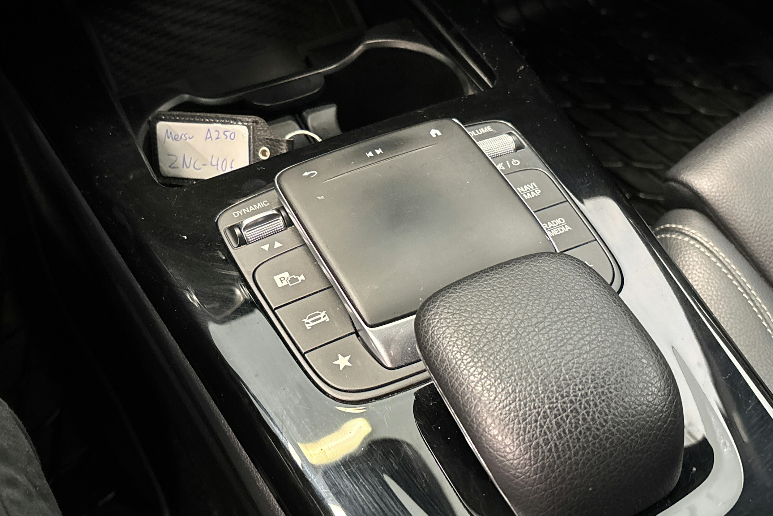 valkoinen Mercedes-Benz A 2020 kuva 25.