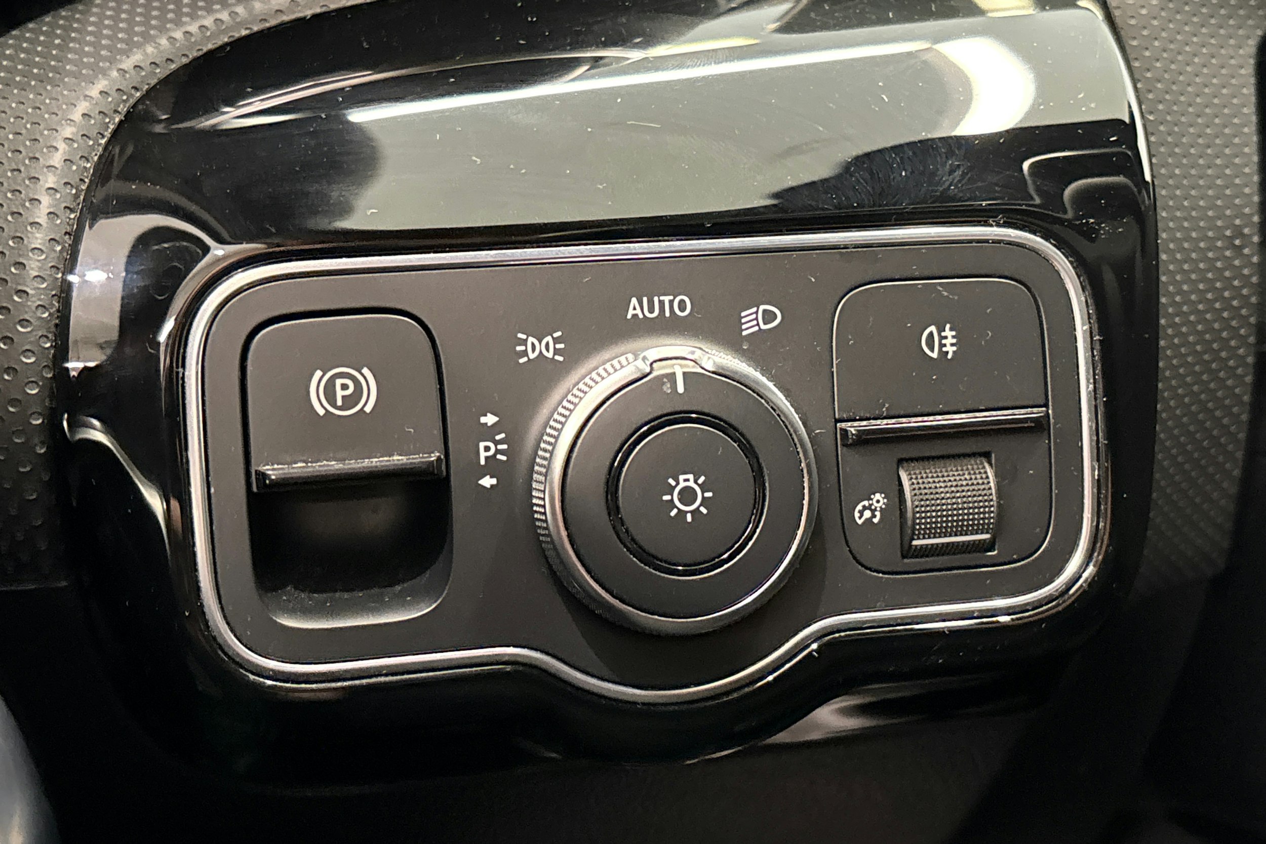 valkoinen Mercedes-Benz A 2020 kuva 27.