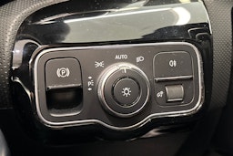 valkoinen Mercedes-Benz A 2020 kuva 27.