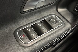 valkoinen Mercedes-Benz A 2020 kuva 28.