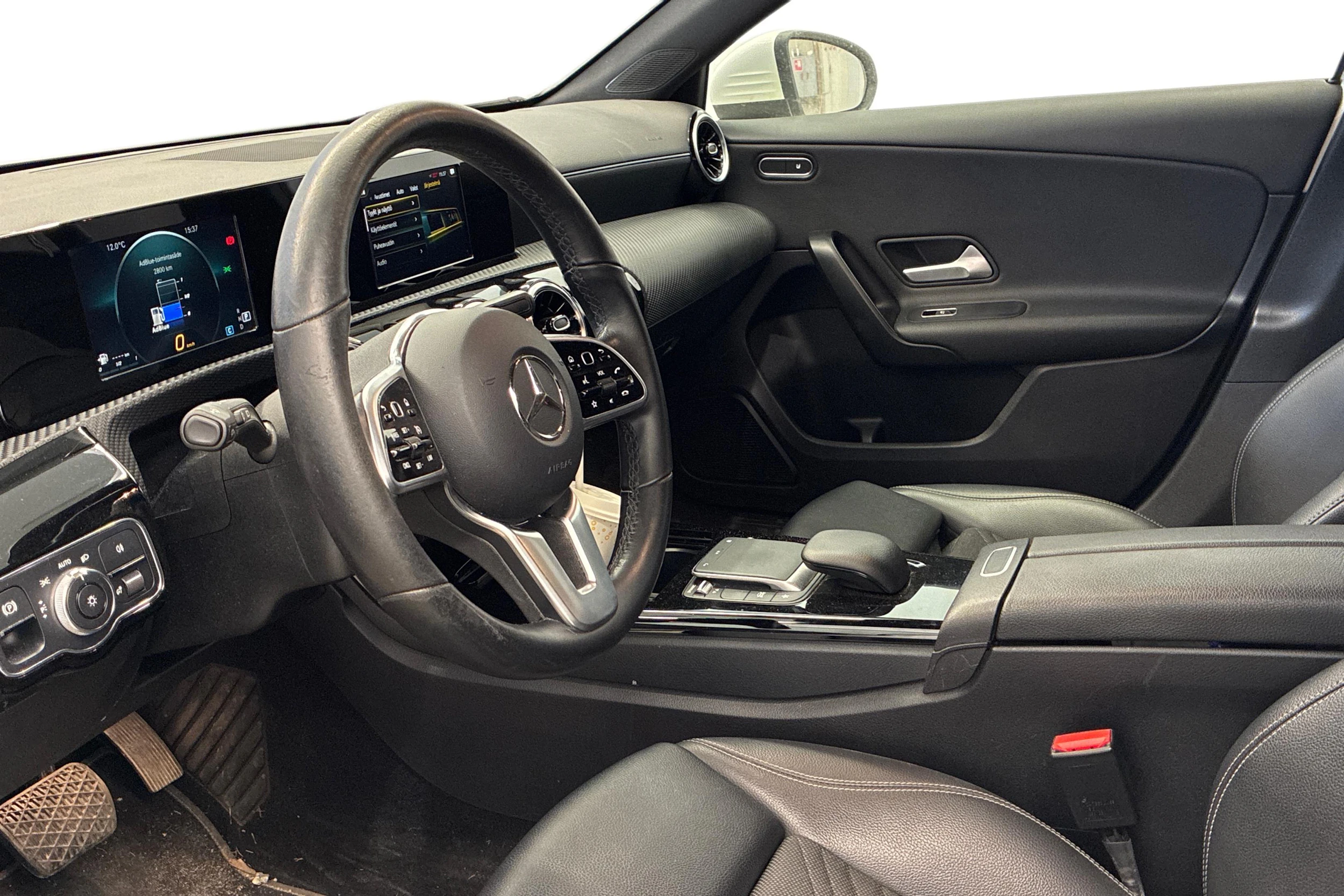 valkoinen Mercedes-Benz A 2021 kuva 3.