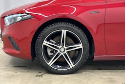 met. punainen Mercedes-Benz A 2021 kuva 15.