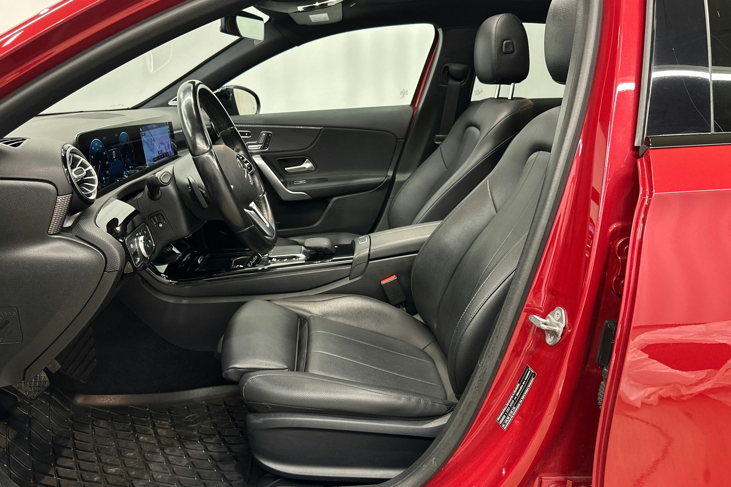 met. punainen Mercedes-Benz A 2021 kuva 18.