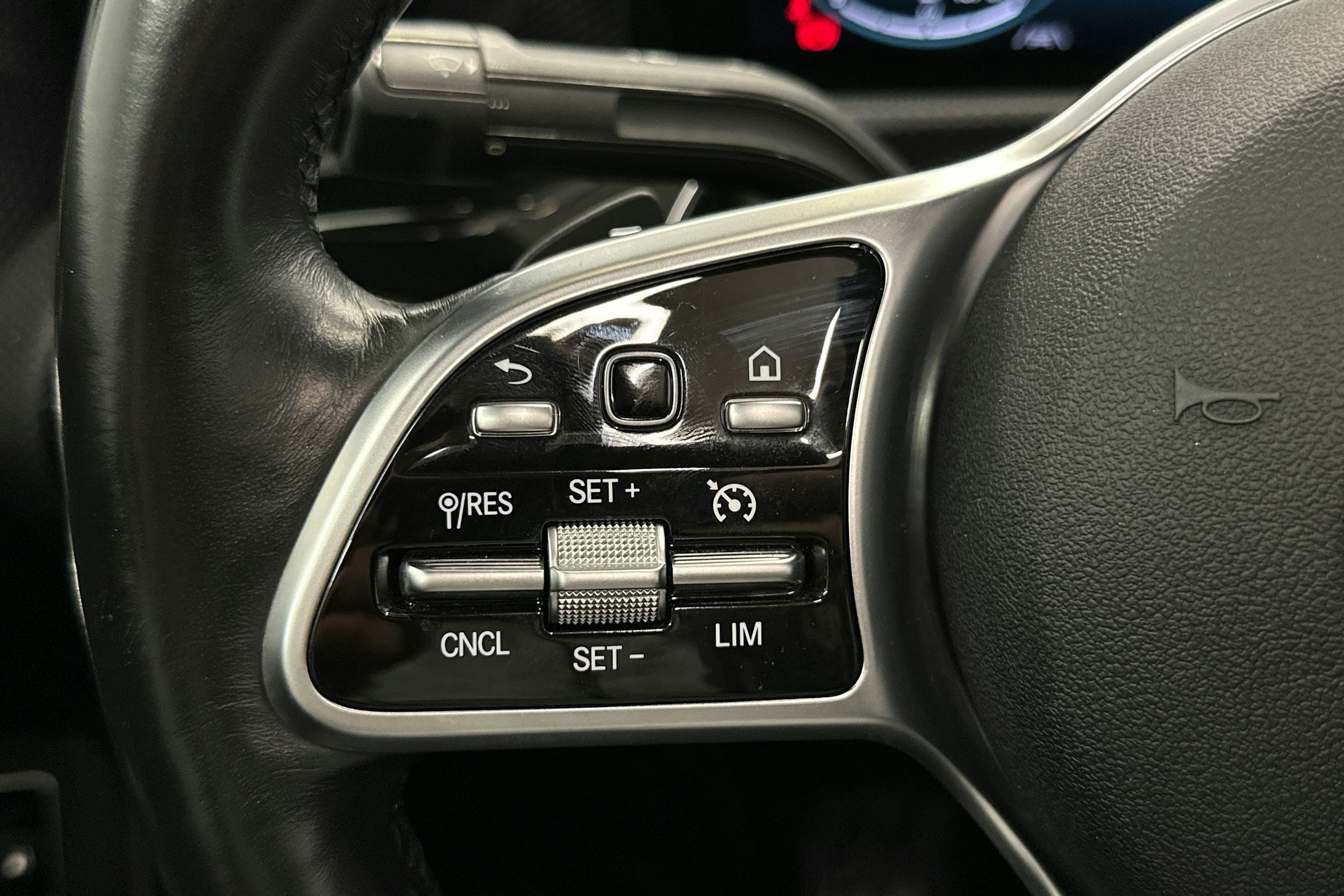 met. punainen Mercedes-Benz A 2021 kuva 19.