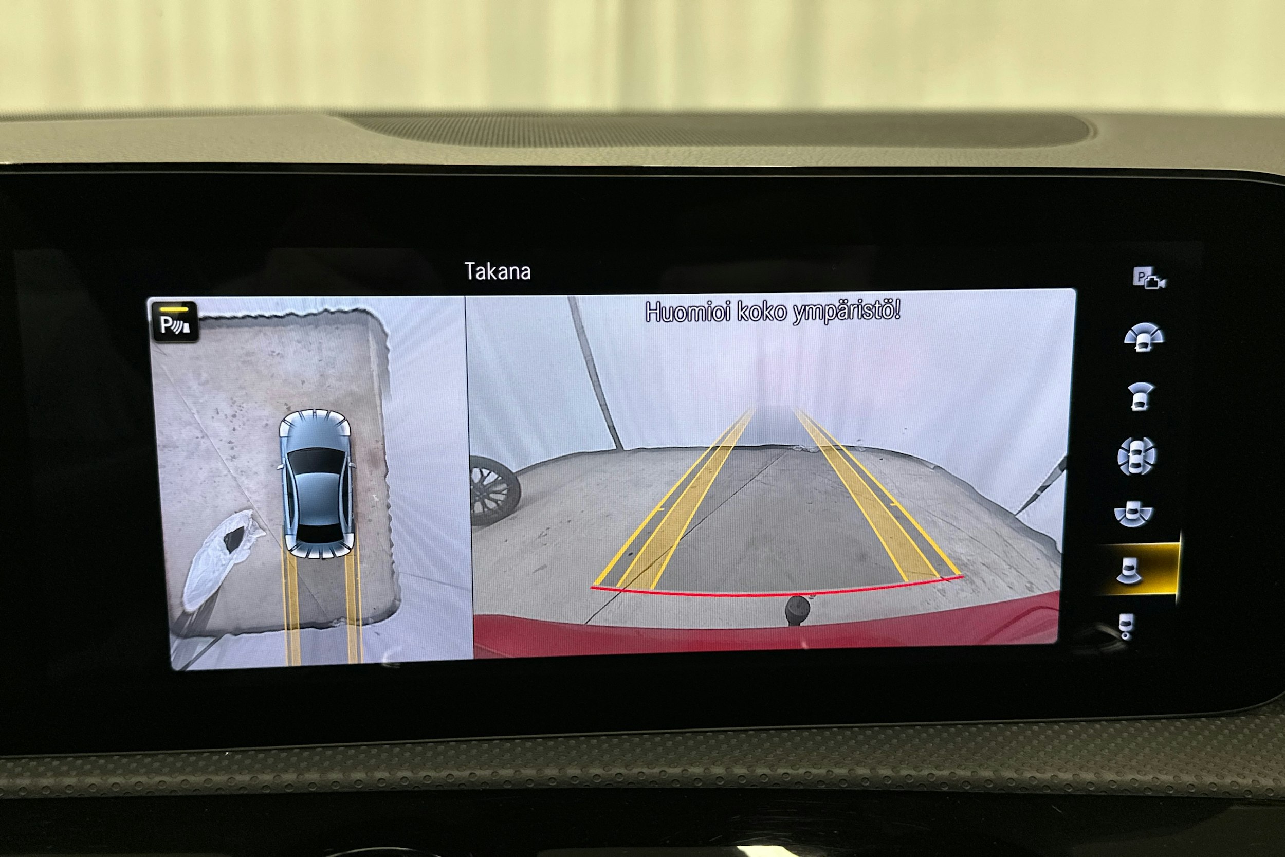 met. punainen Mercedes-Benz A 2021 kuva 23.